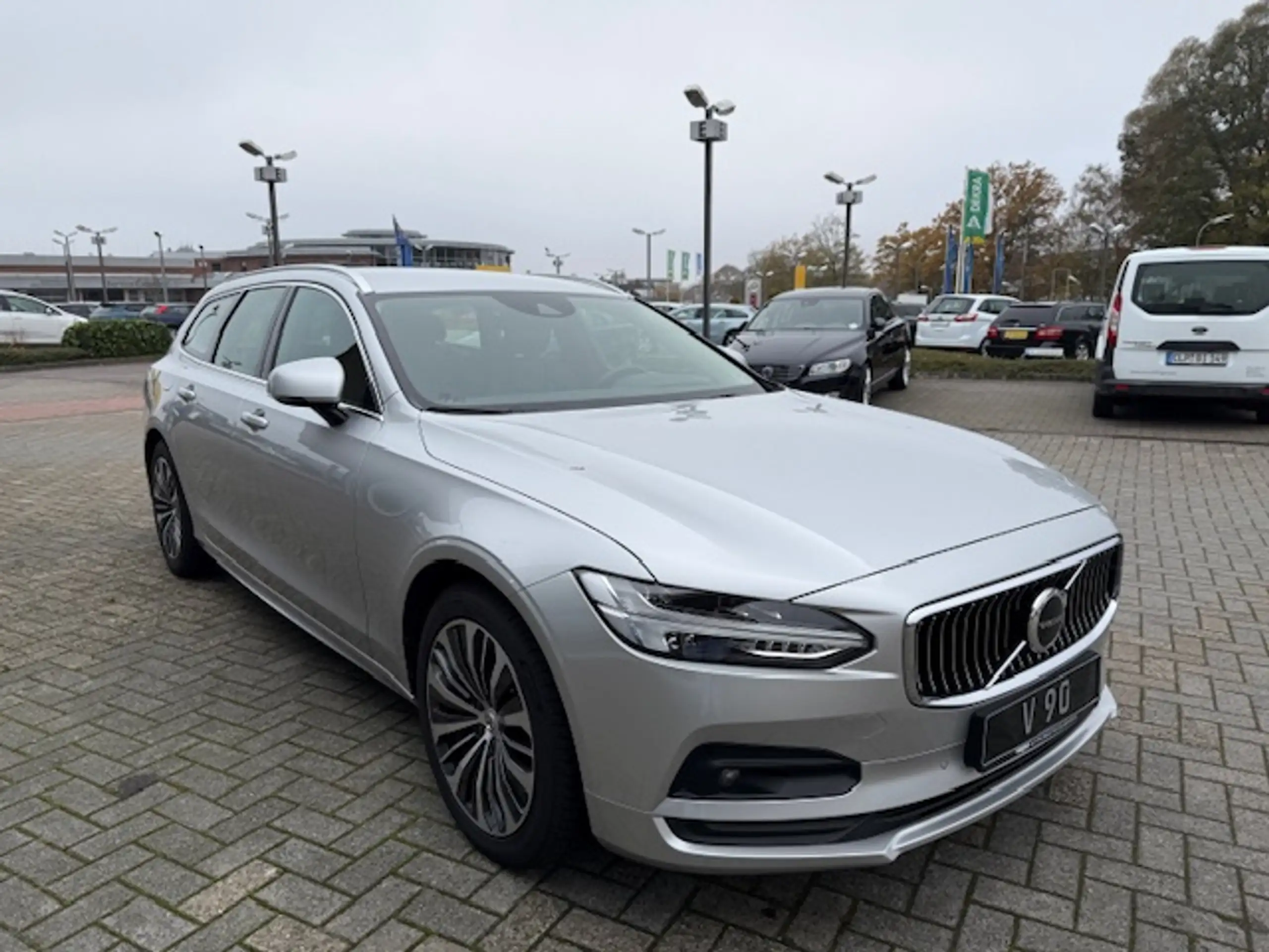 Volvo - V90