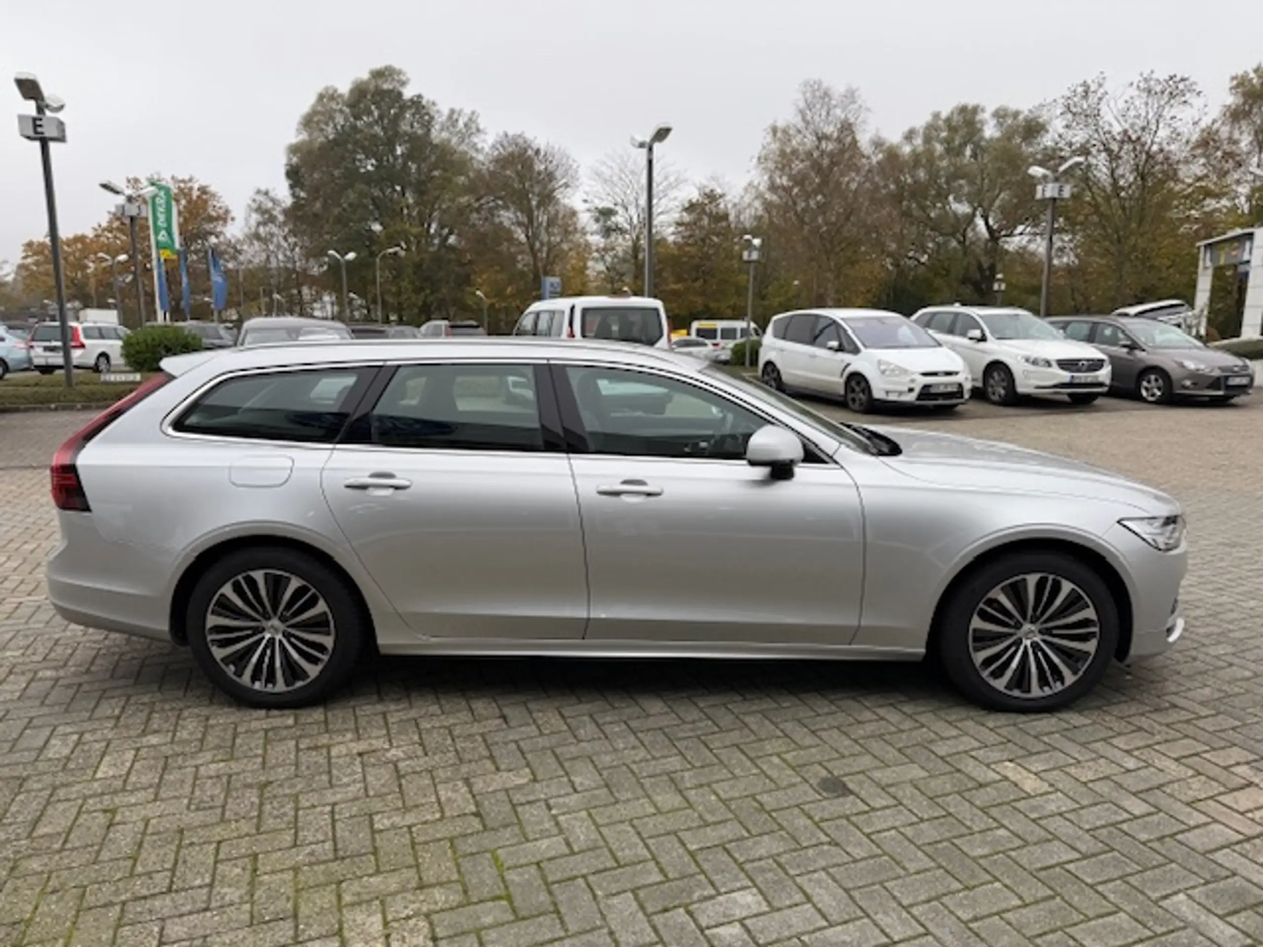 Volvo - V90