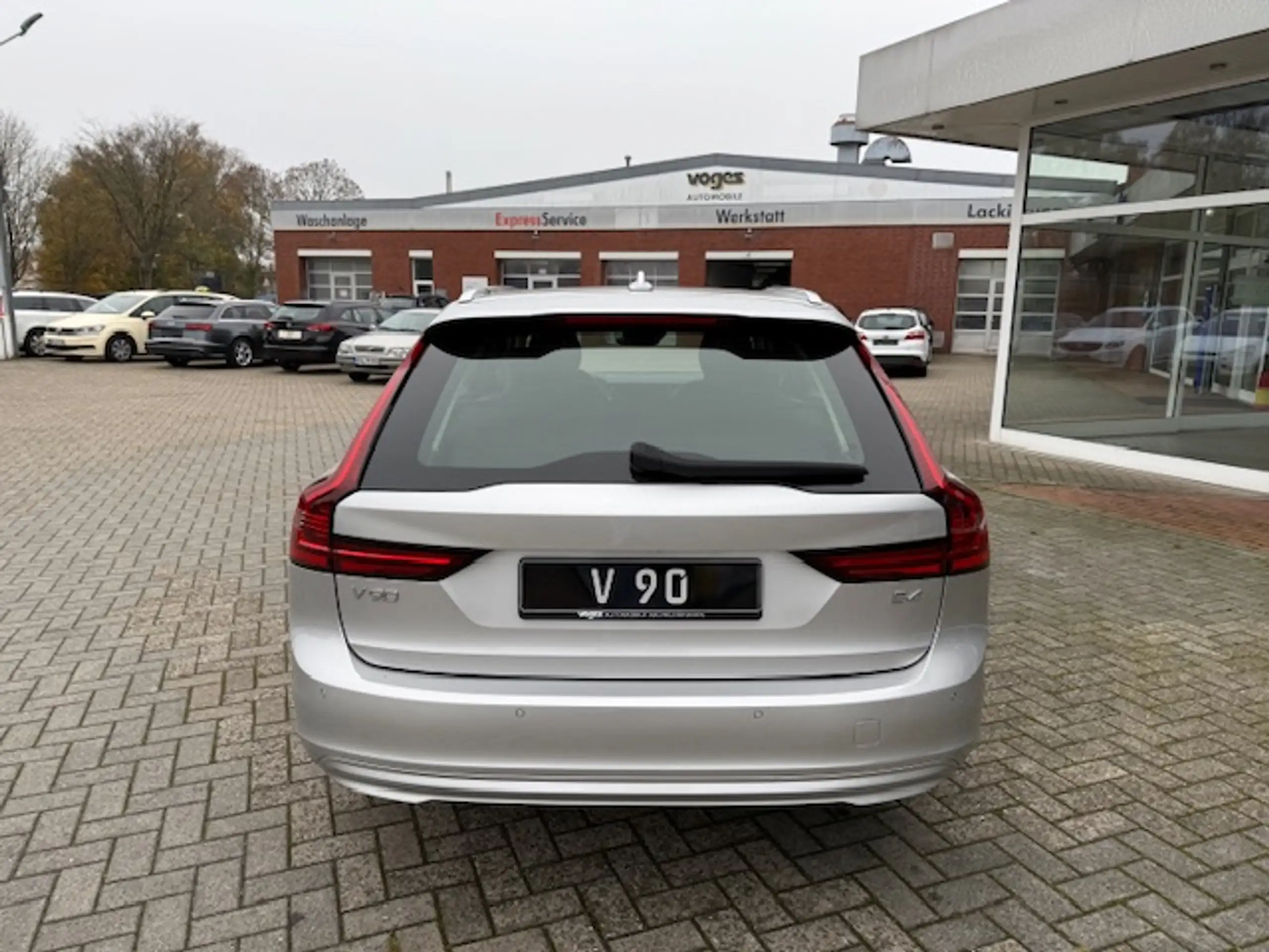 Volvo - V90