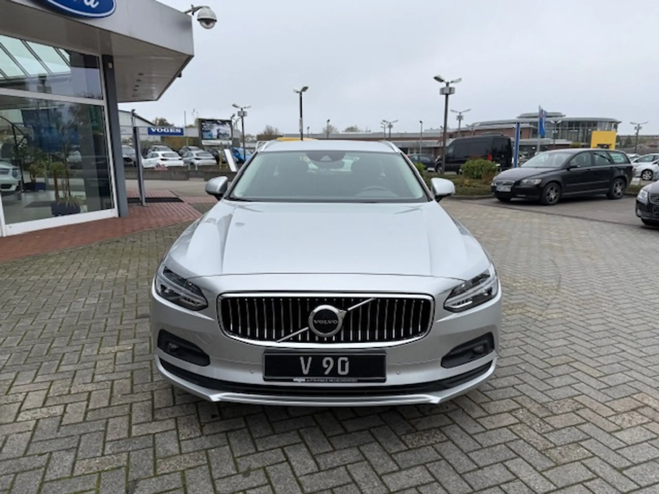 Volvo - V90