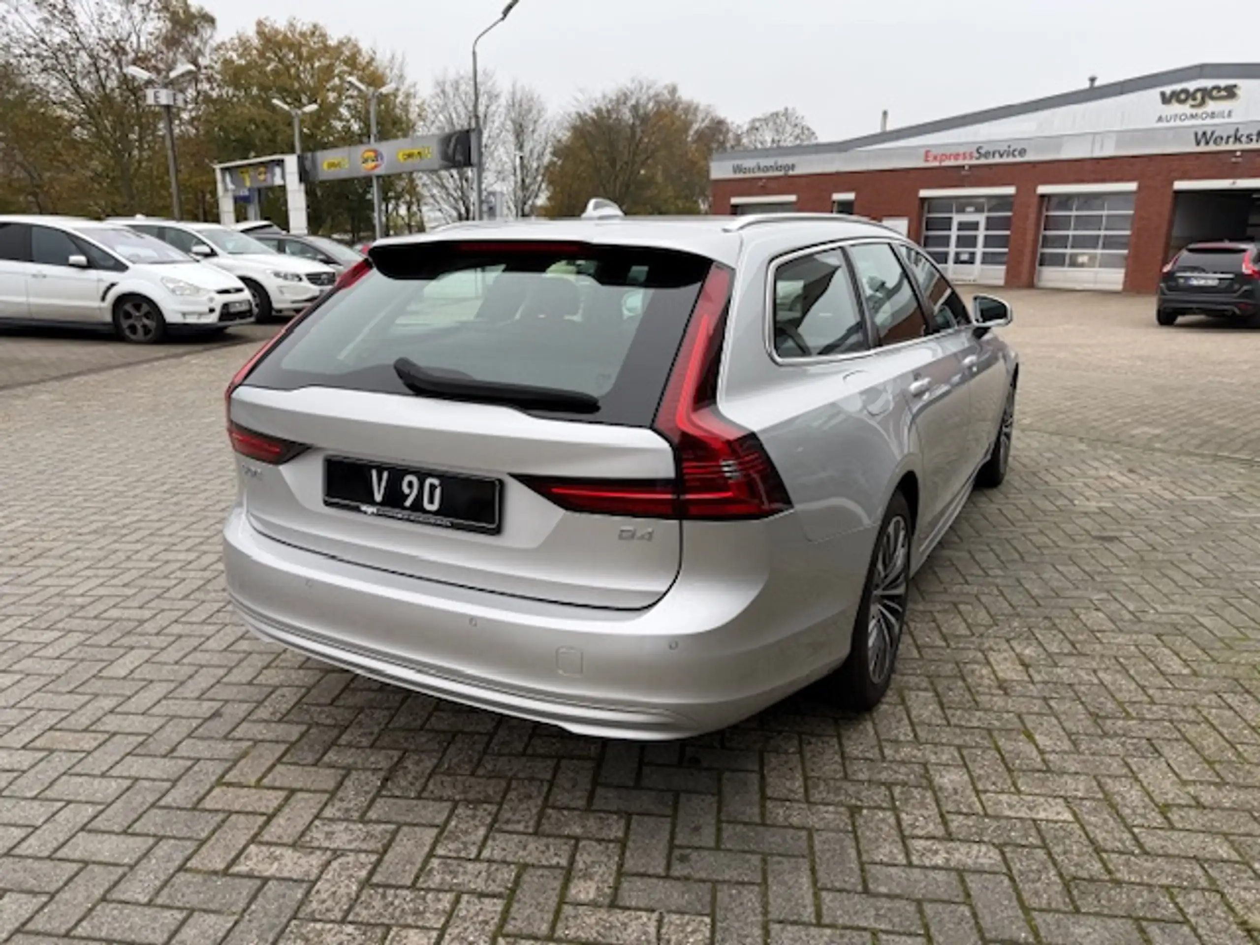 Volvo - V90