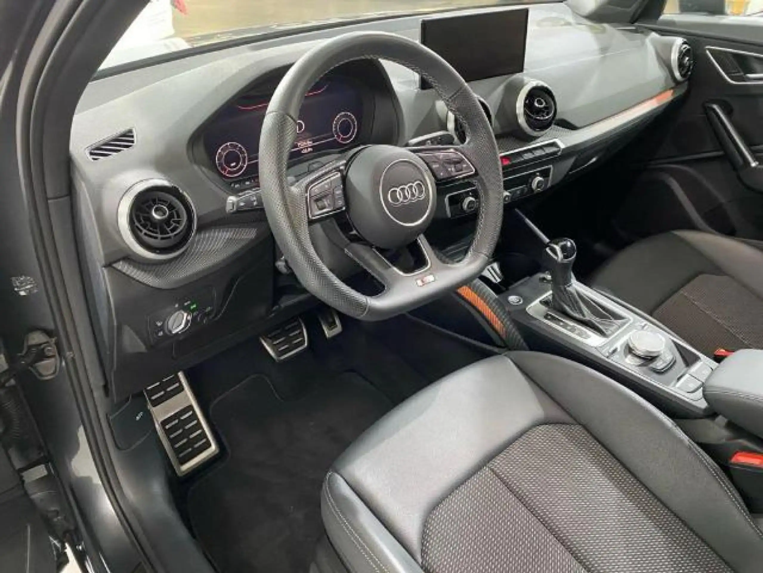 Audi - Q2