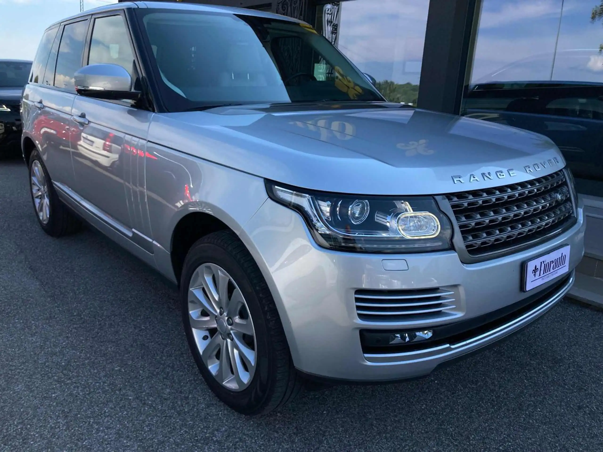 Land Rover - Range Rover