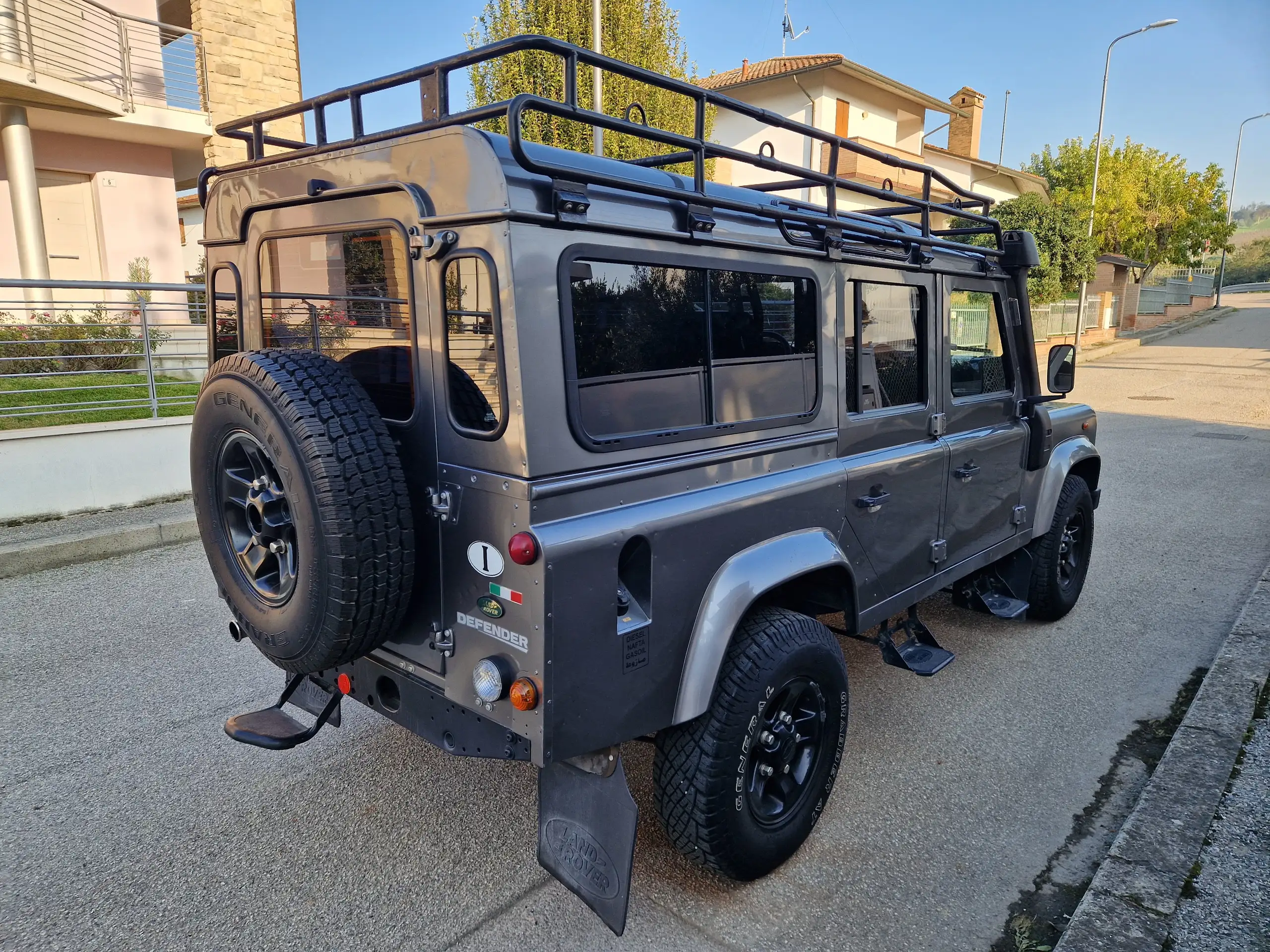 Land Rover - Defender