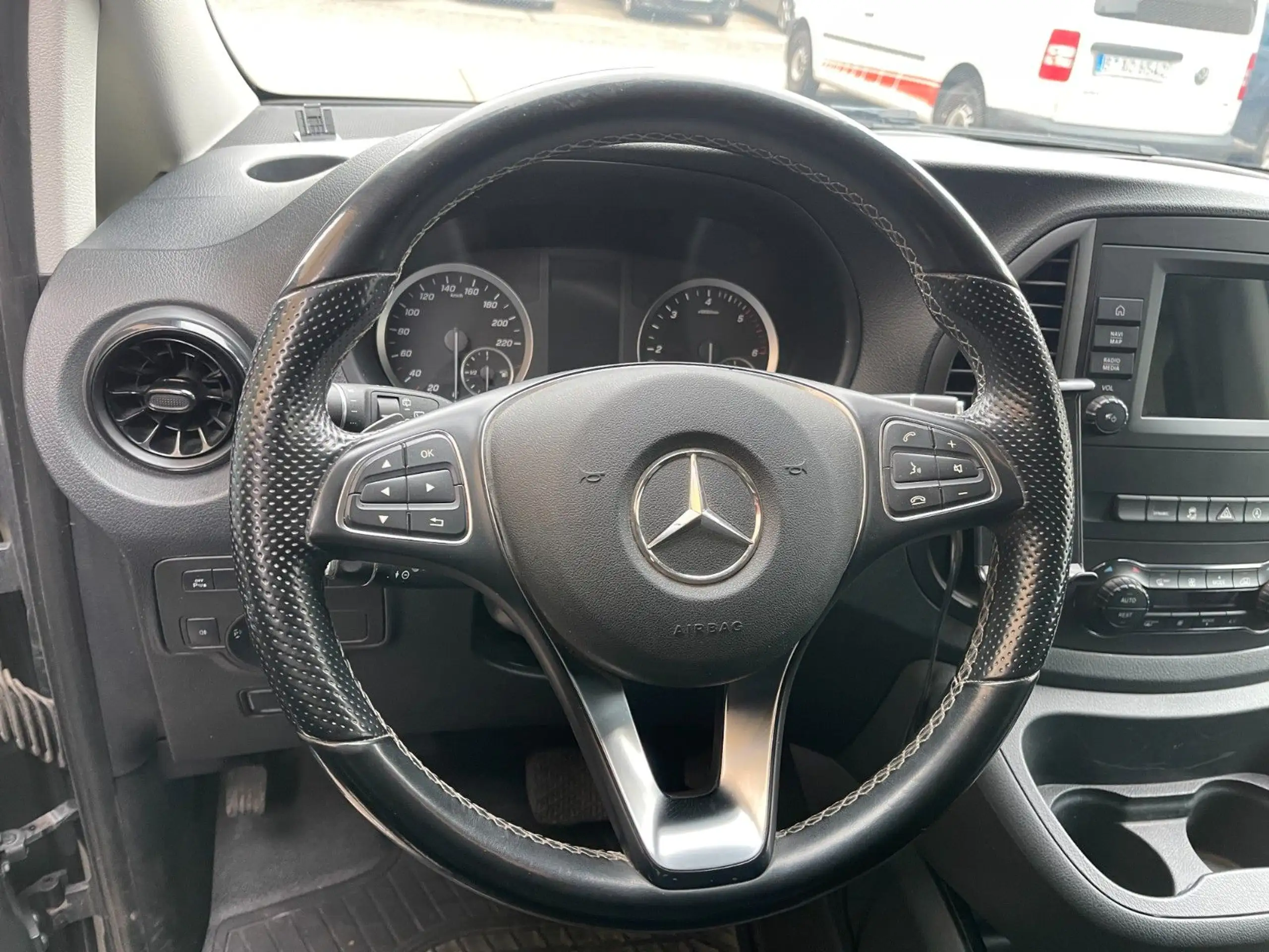 Mercedes-Benz - Vito