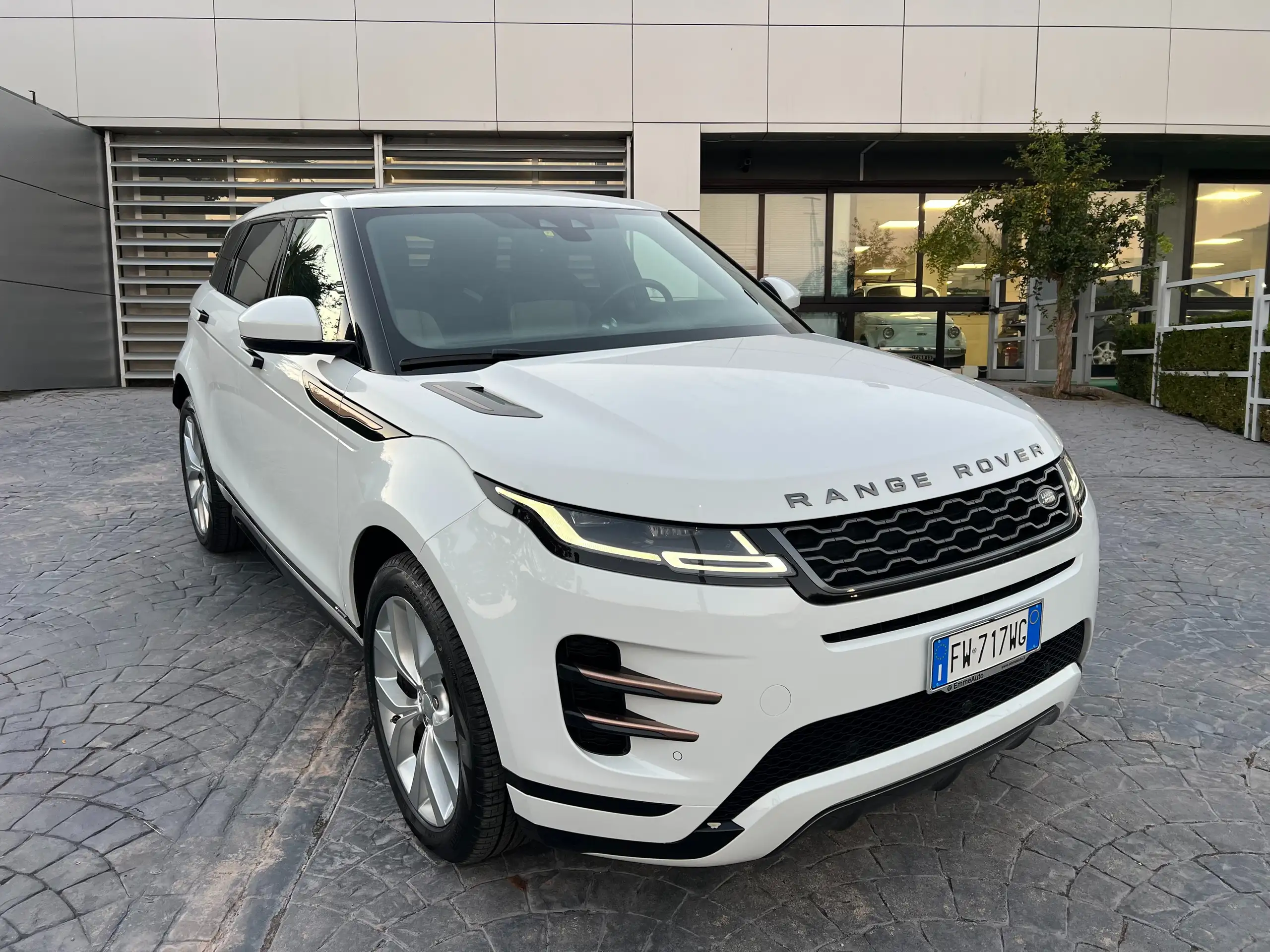 Land Rover - Range Rover Evoque