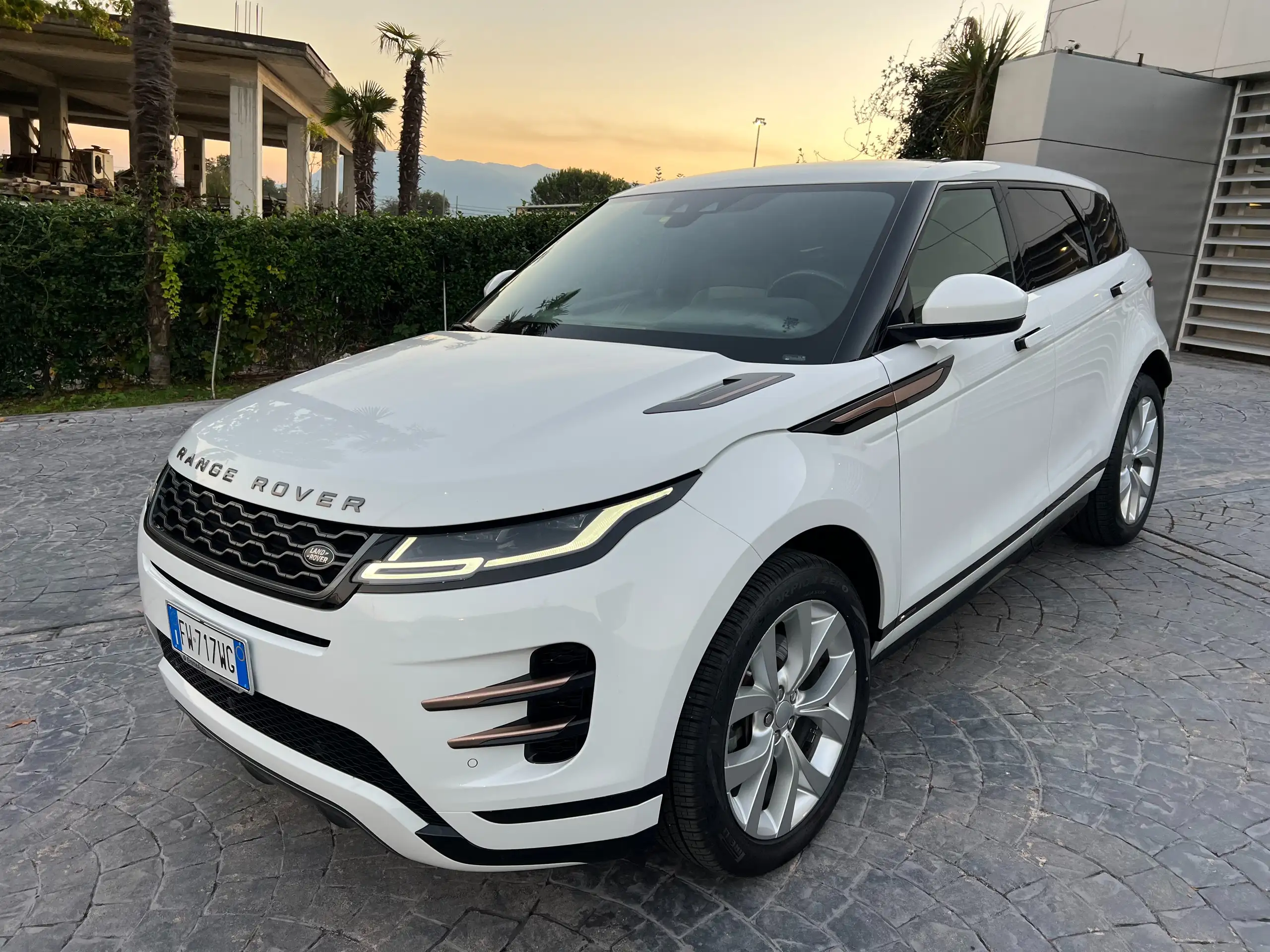 Land Rover - Range Rover Evoque