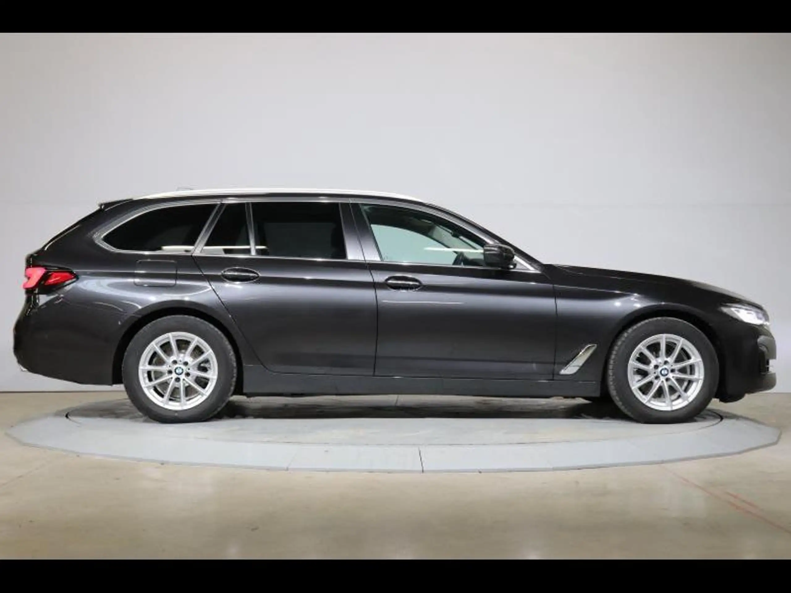 BMW - 518