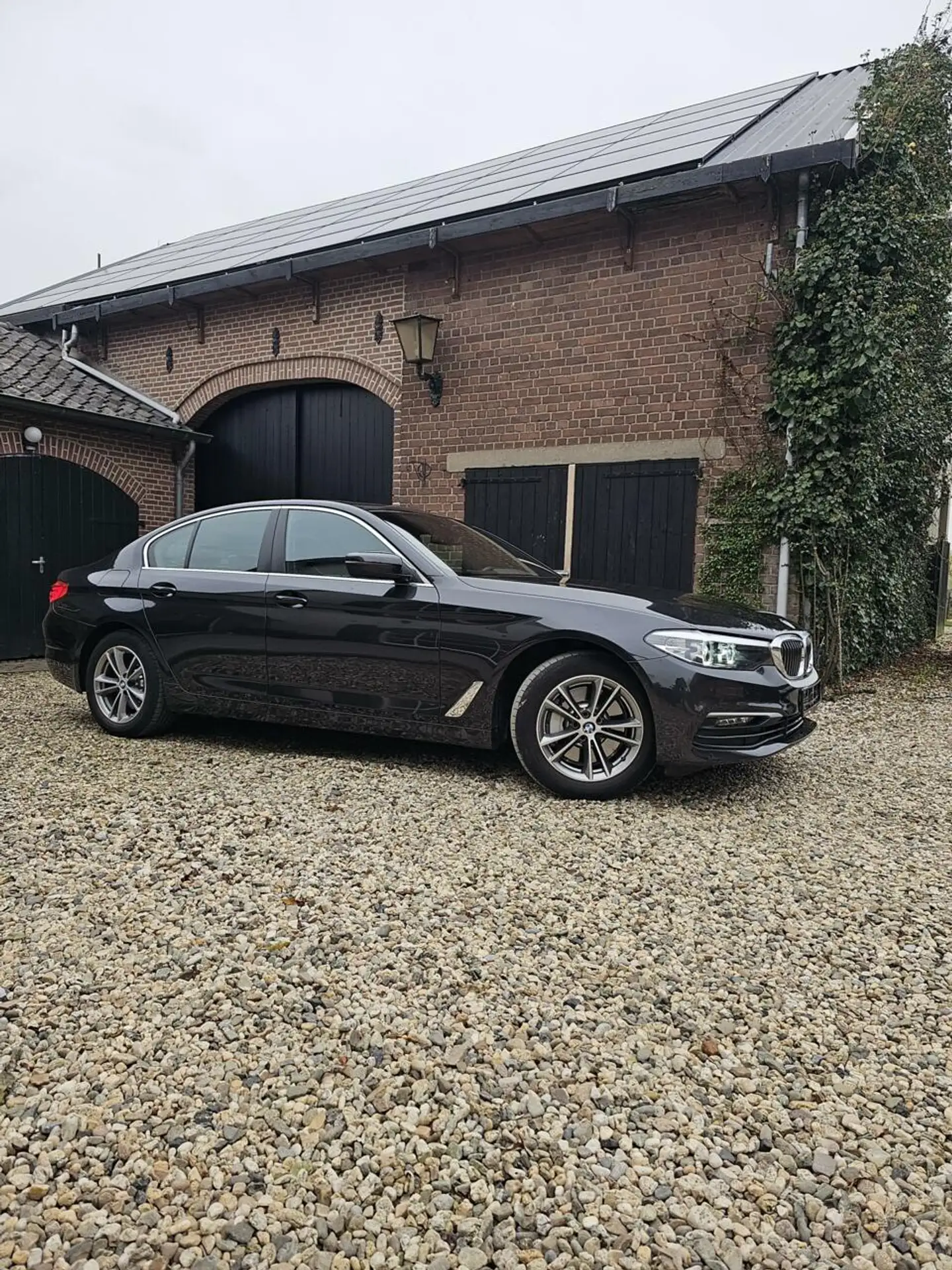 BMW - 530