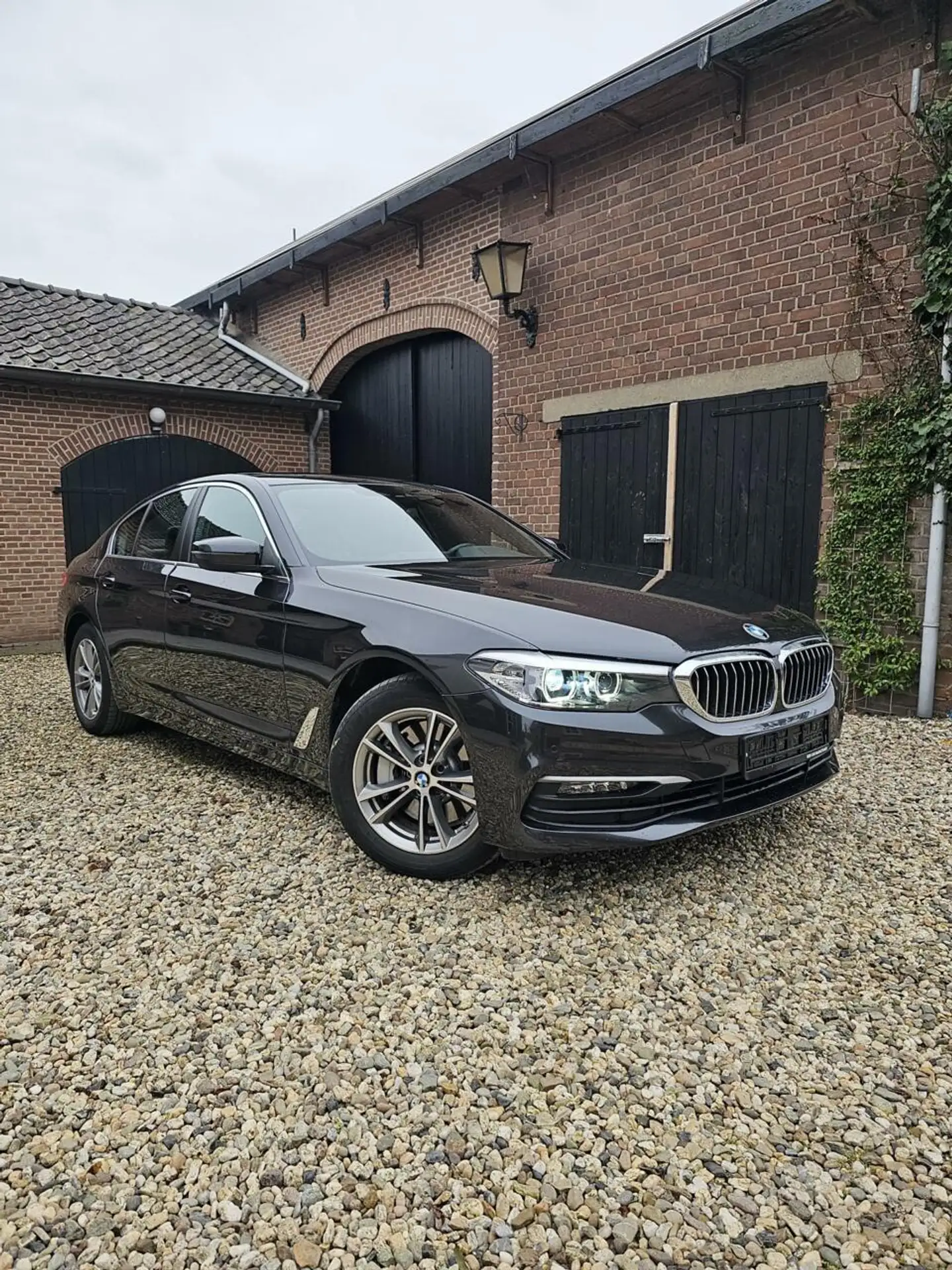 BMW - 530