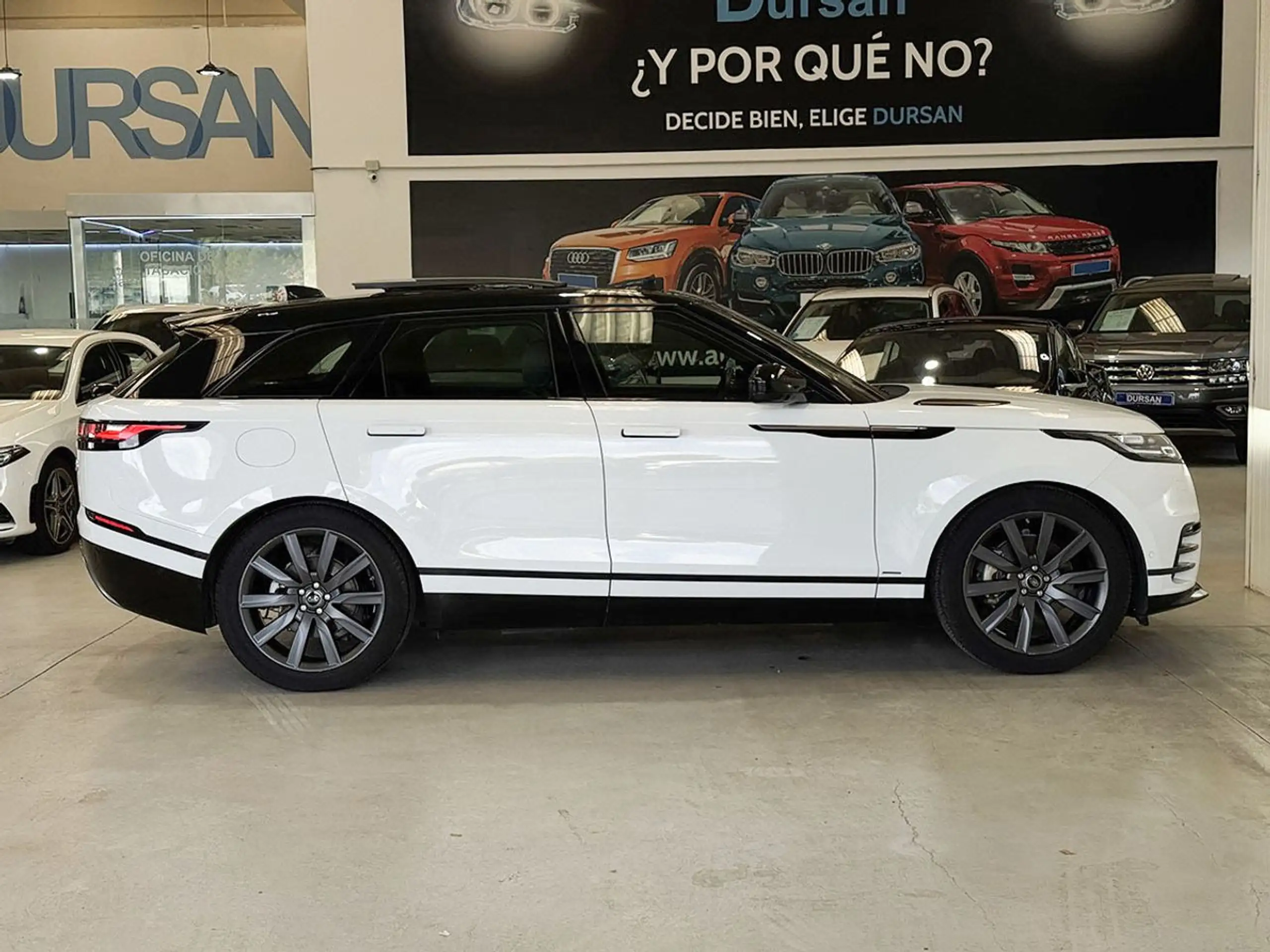 Land Rover - Range Rover Velar