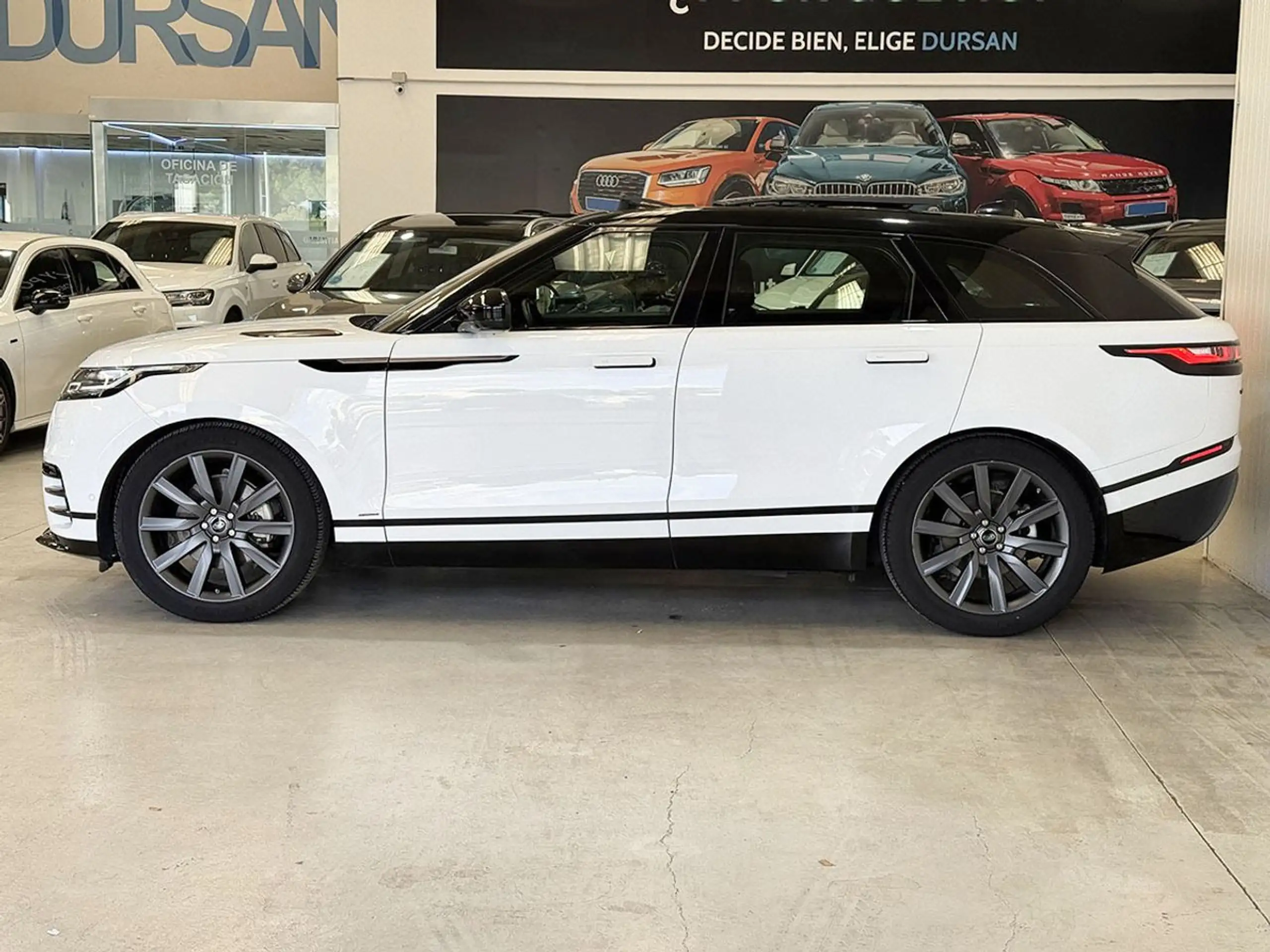 Land Rover - Range Rover Velar