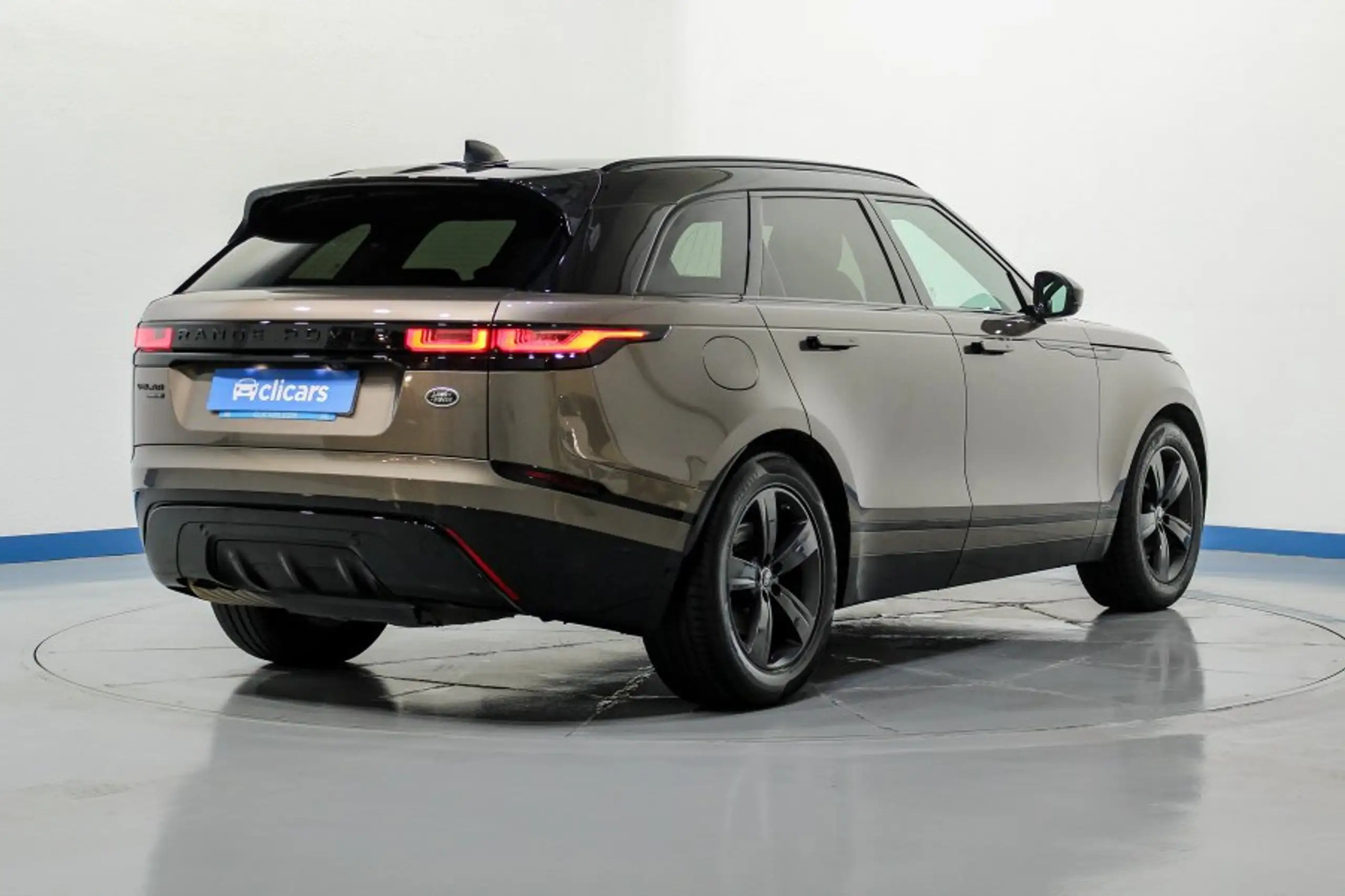 Land Rover - Range Rover Velar