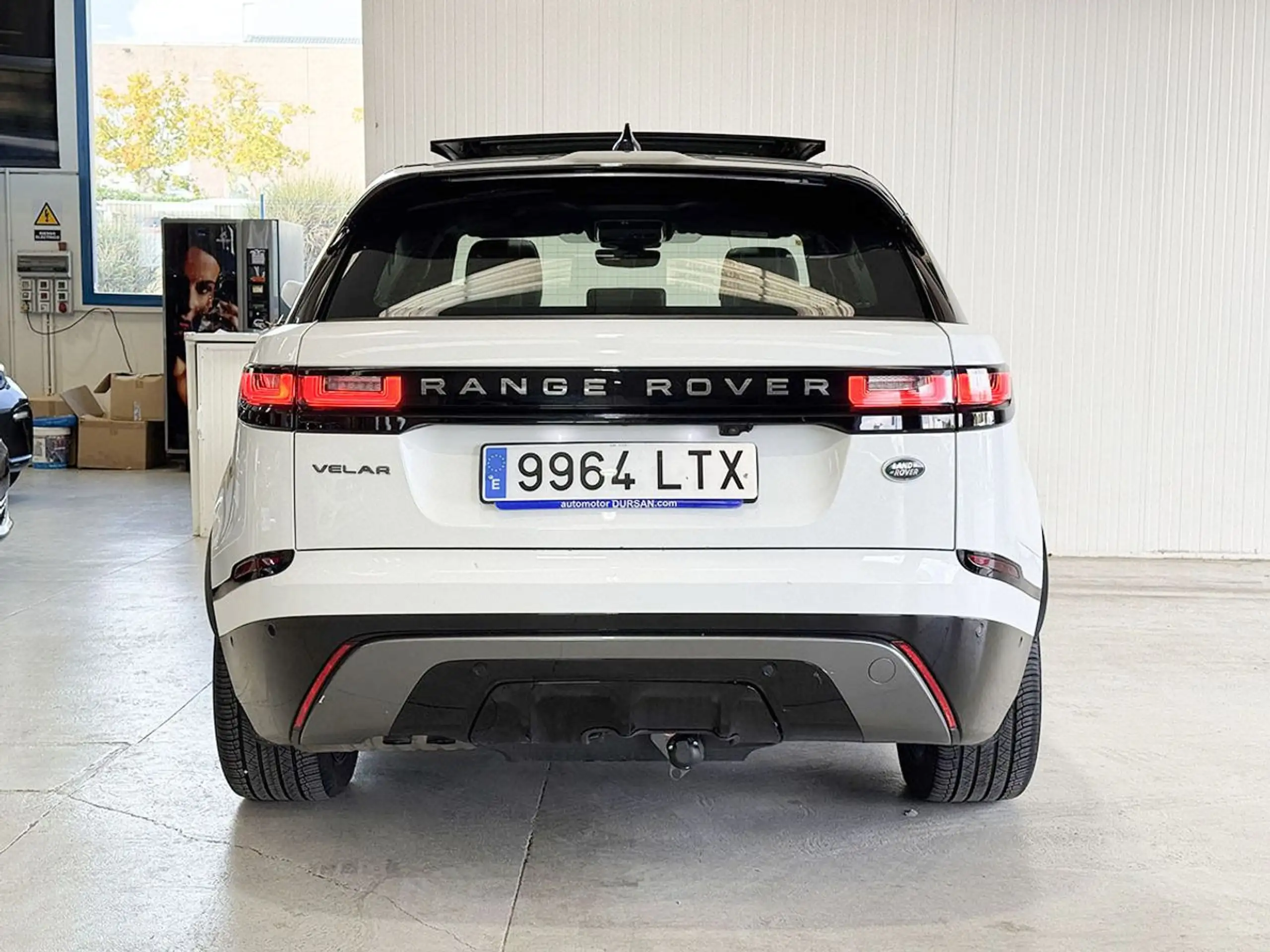 Land Rover - Range Rover Velar