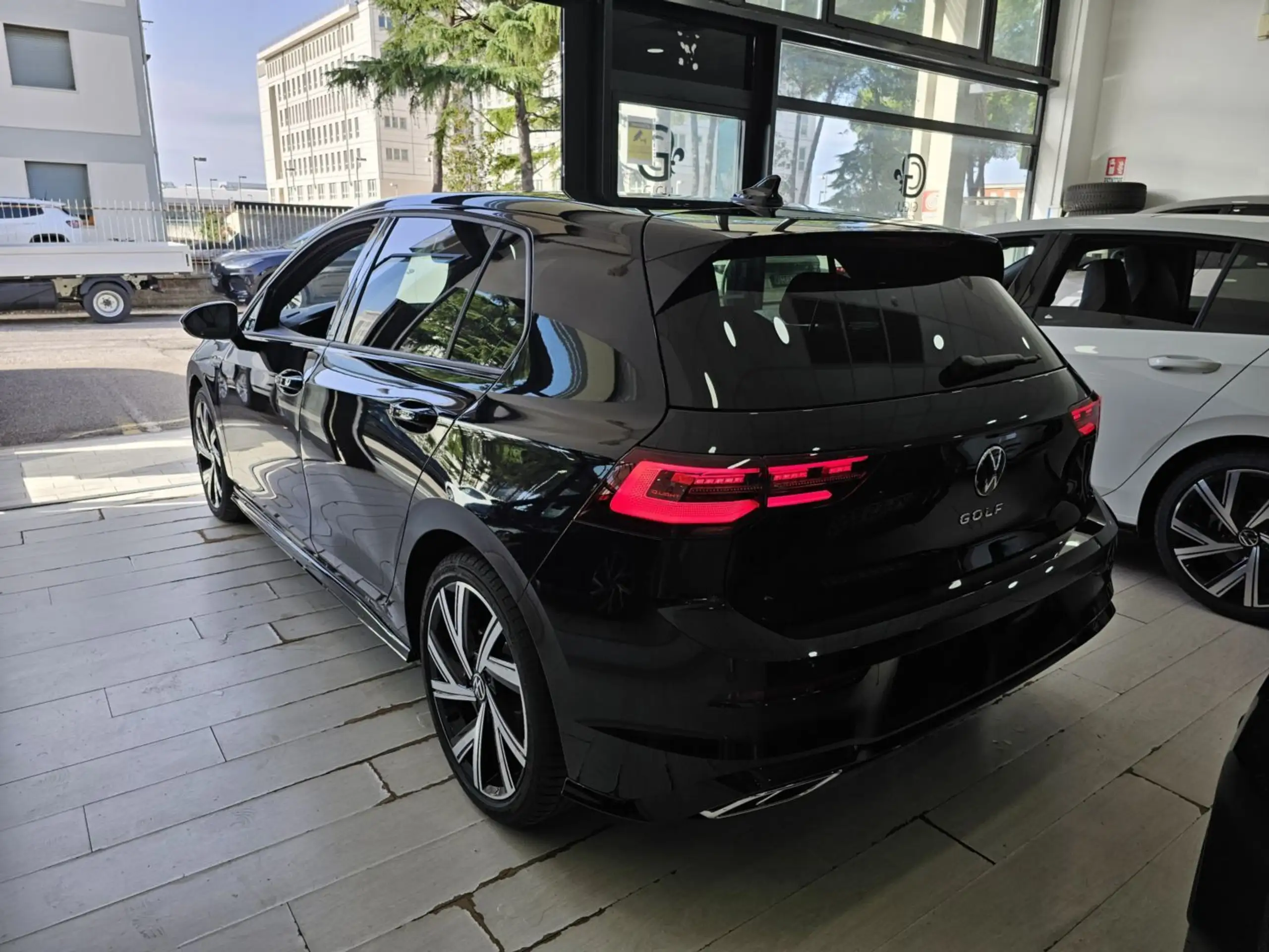 Volkswagen - Golf