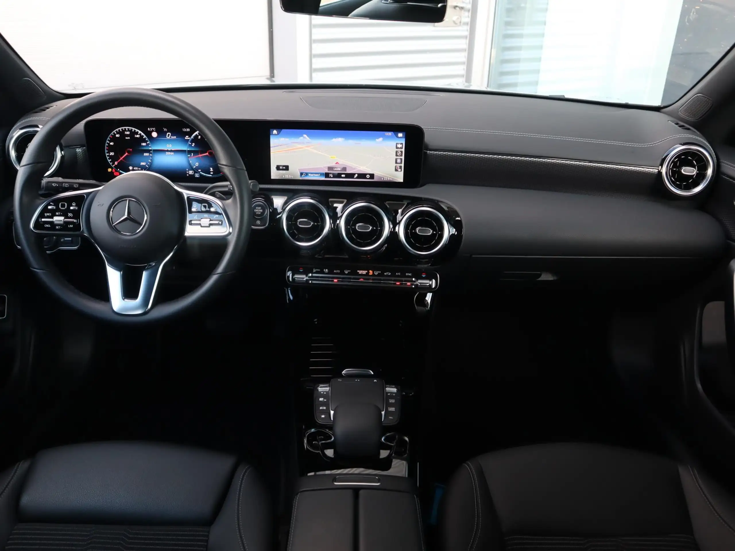 Mercedes-Benz - CLA 180