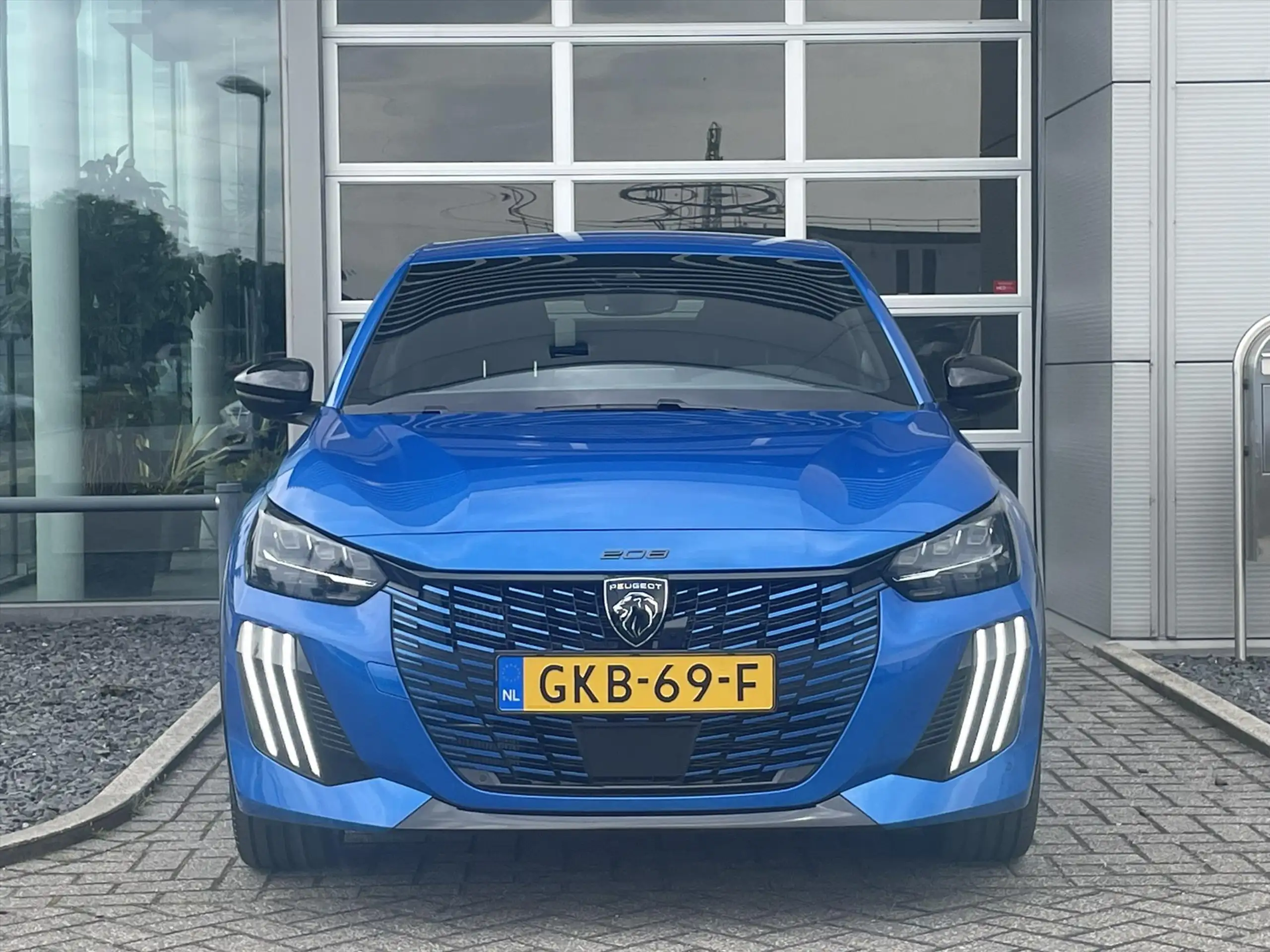 Peugeot - 208