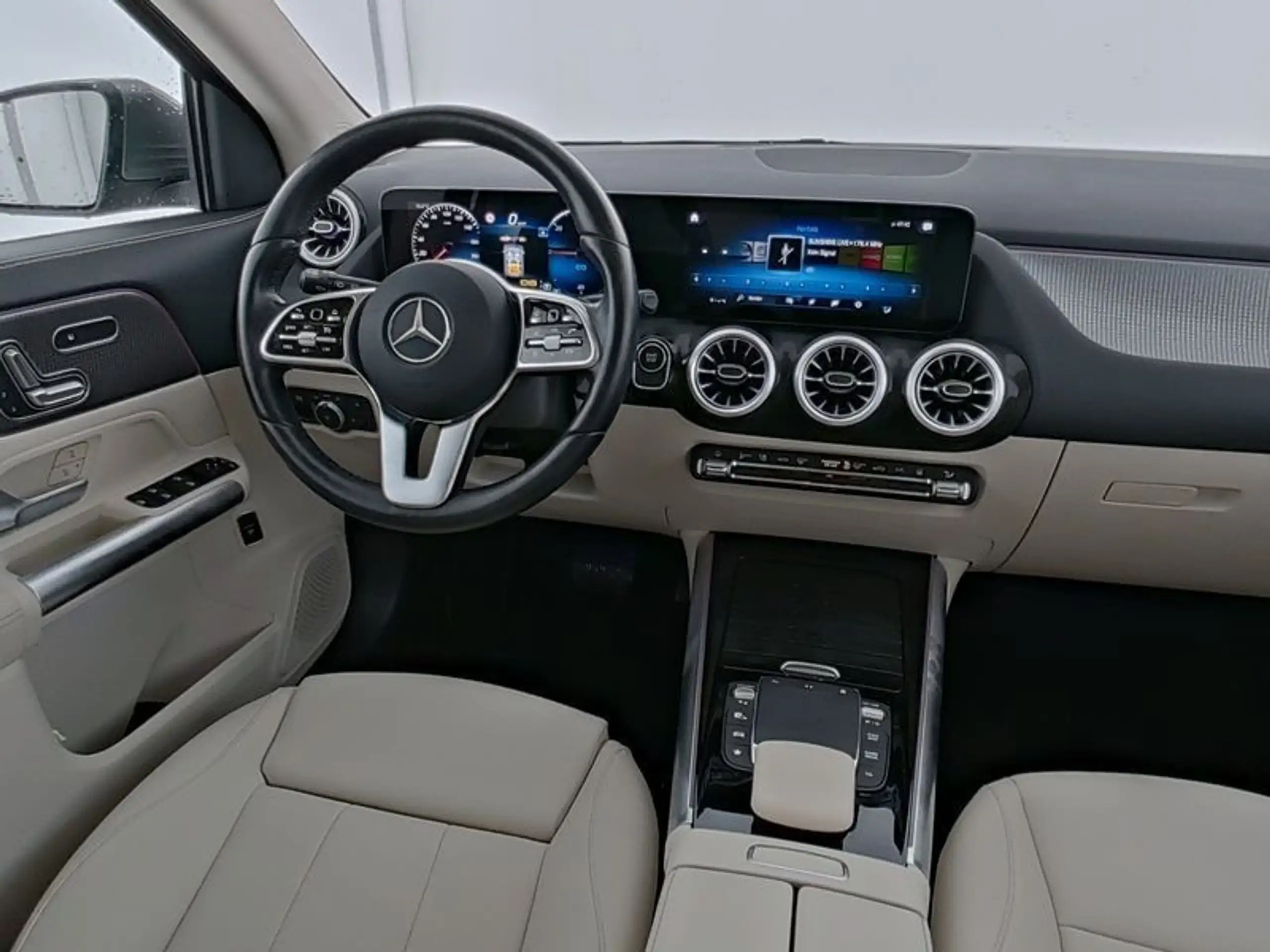 Mercedes-Benz - EQA