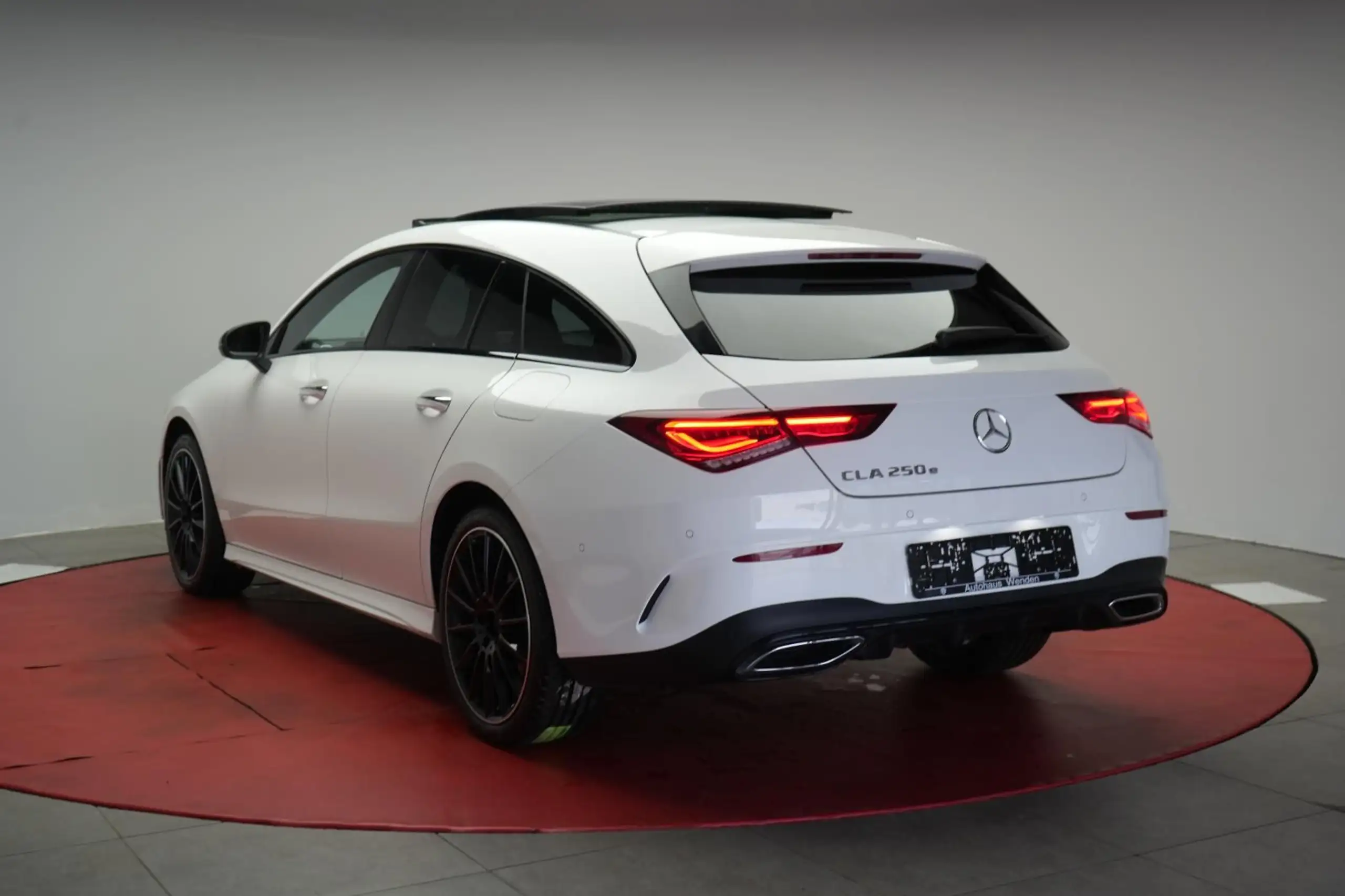 Mercedes-Benz - CLA 250