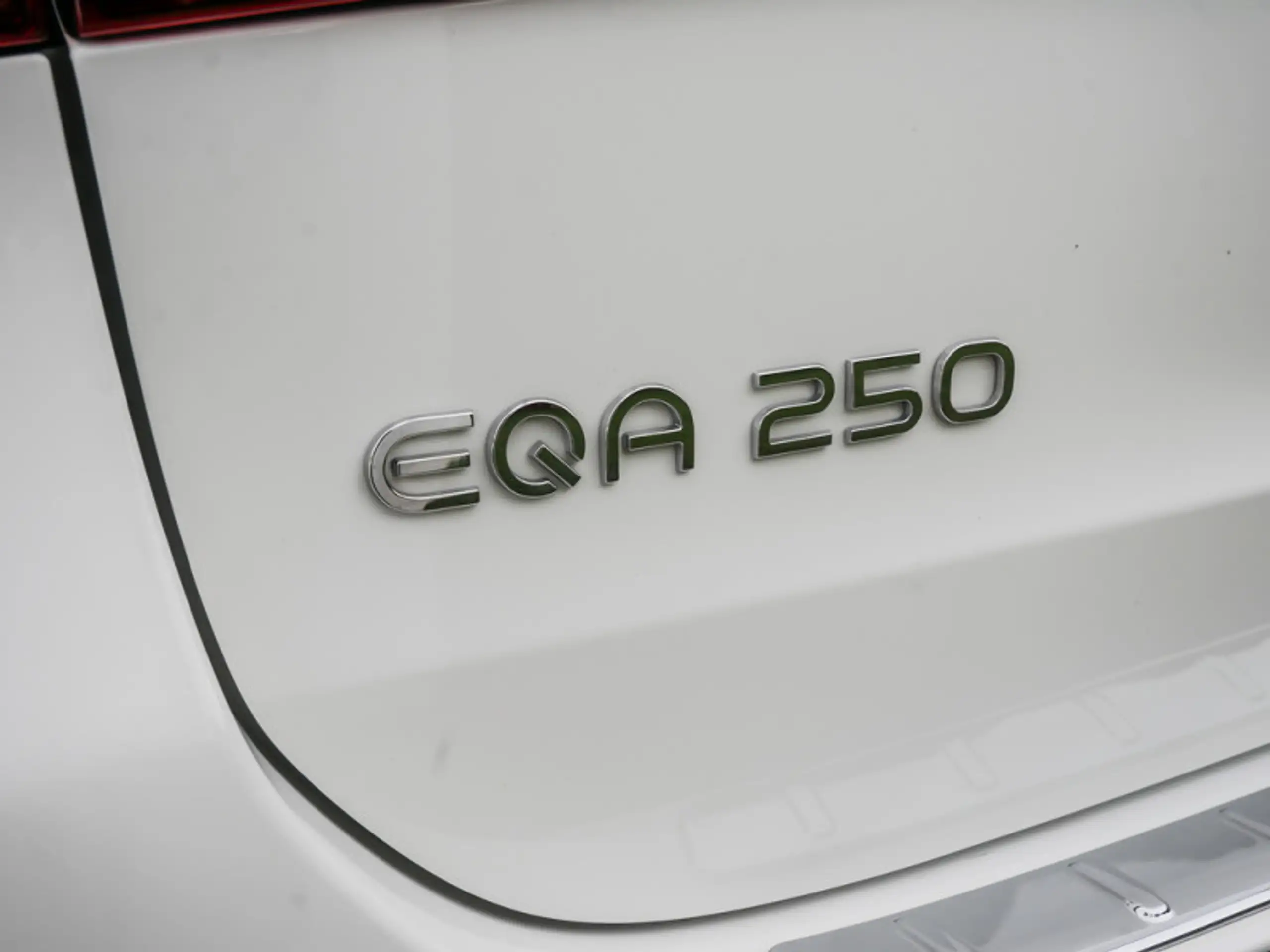 Mercedes-Benz - EQA 250