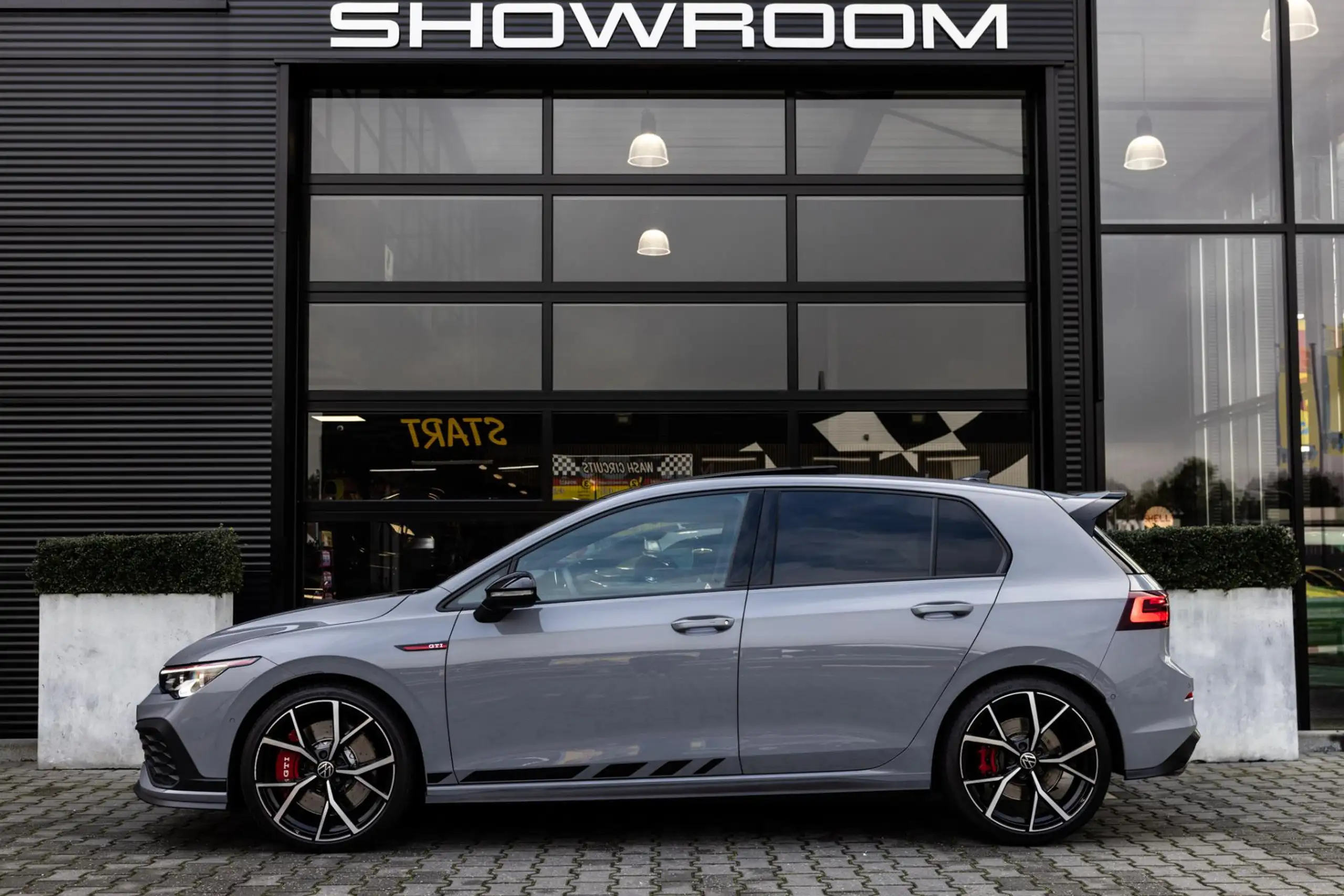 Volkswagen - Golf GTI