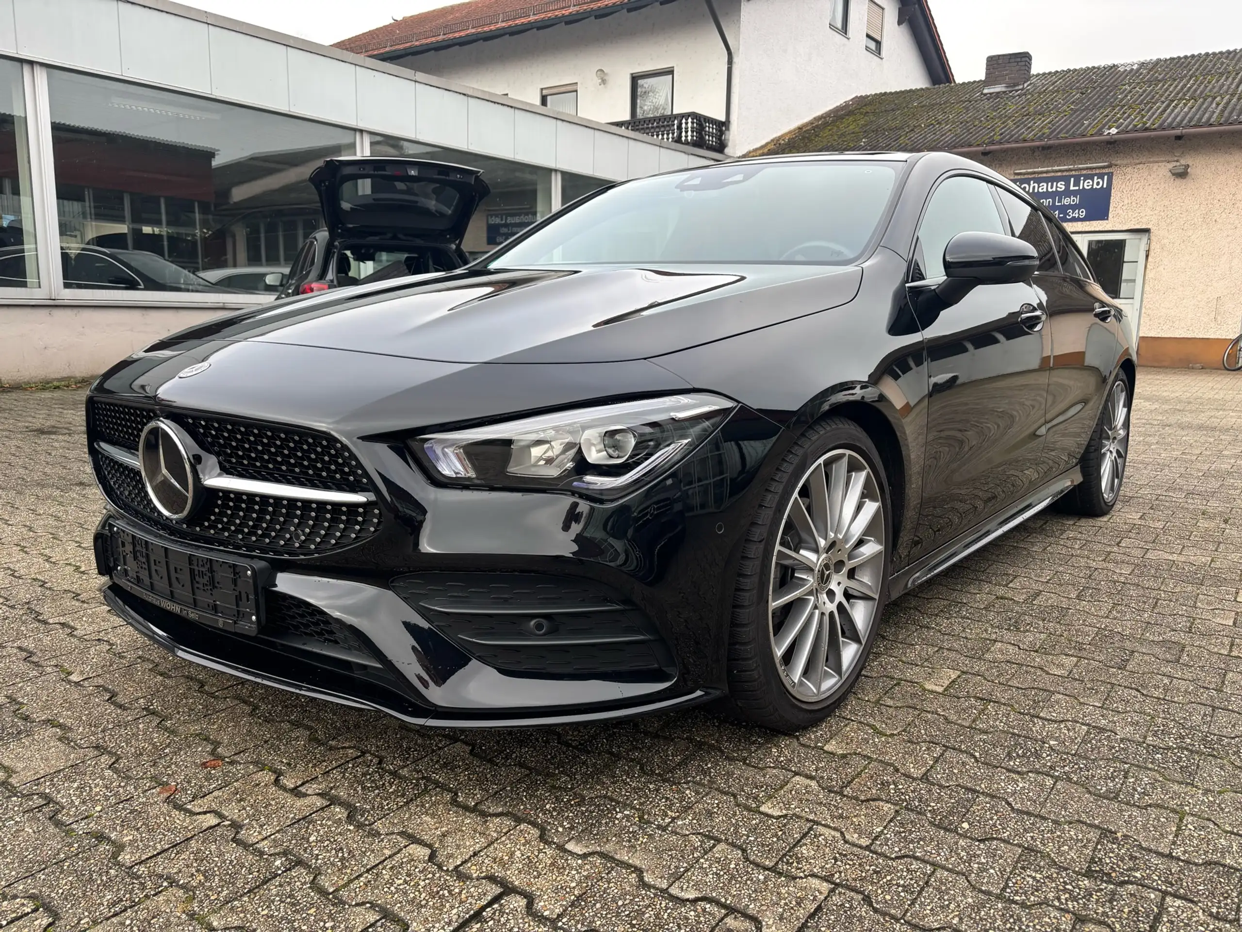 Mercedes-Benz - CLA 200