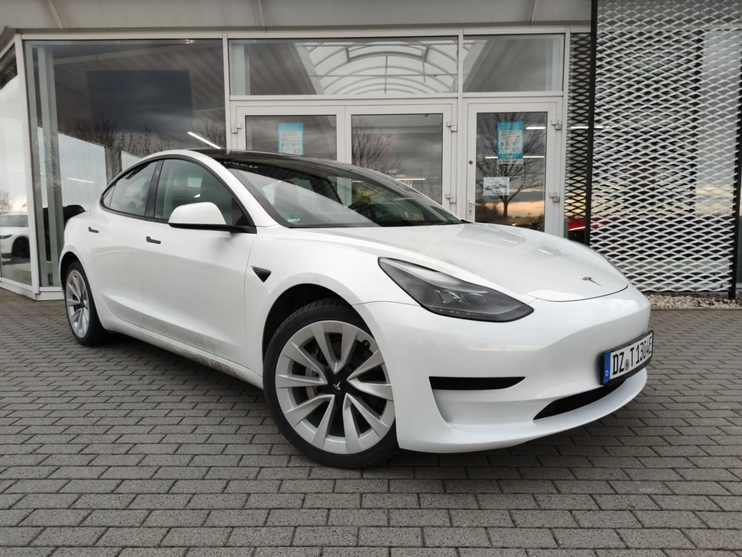 Tesla - Model 3