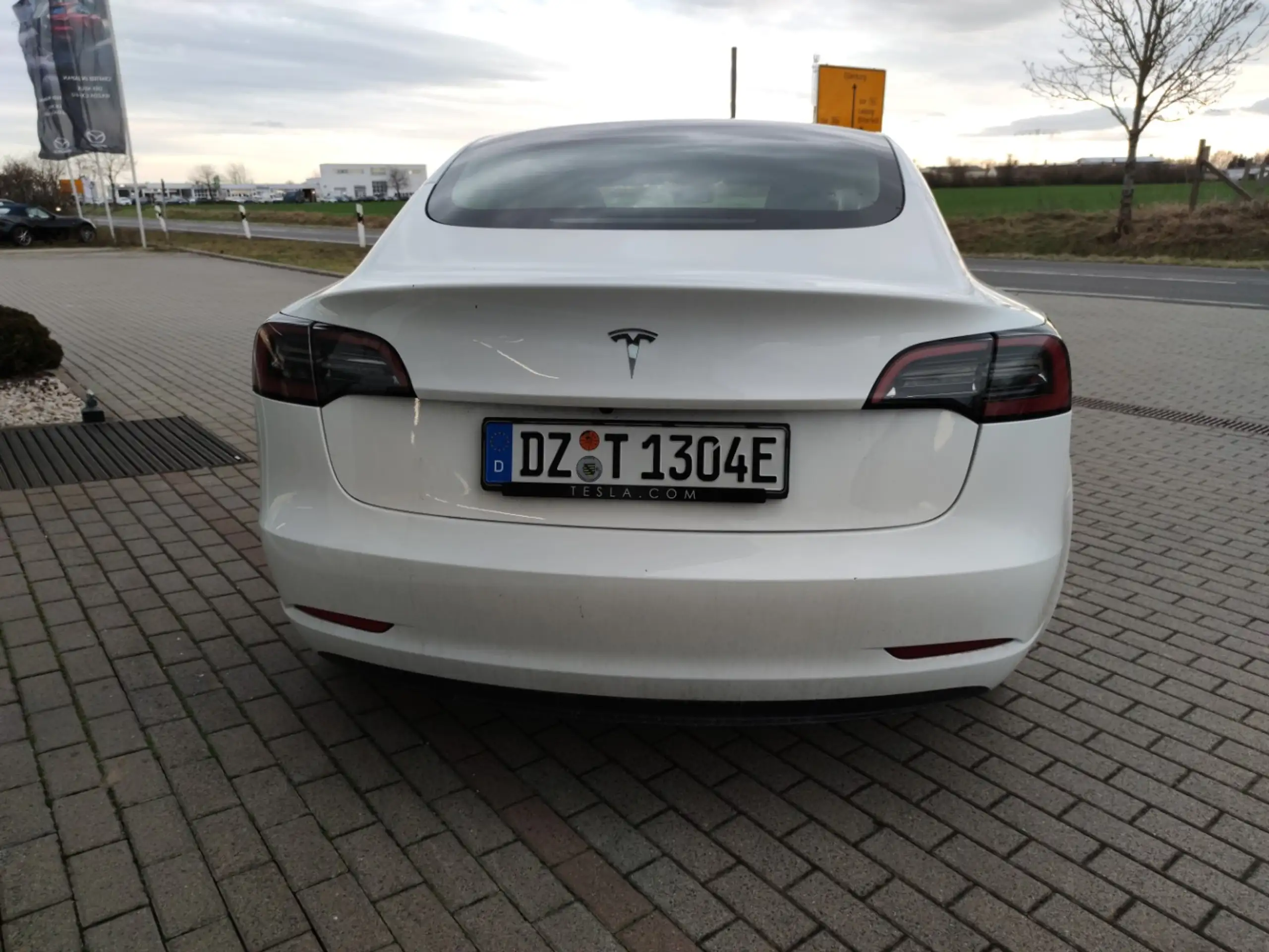 Tesla - Model 3