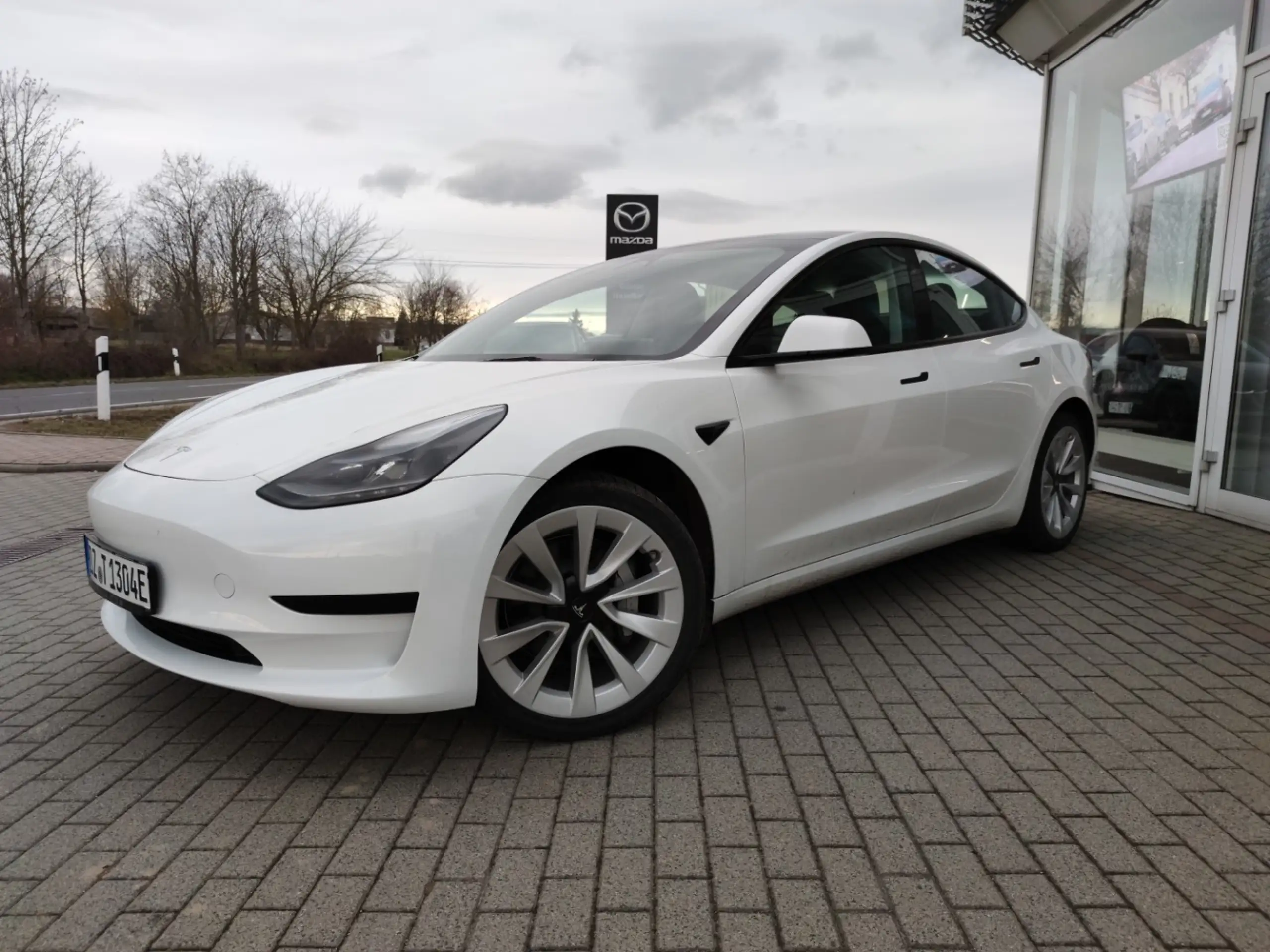 Tesla - Model 3