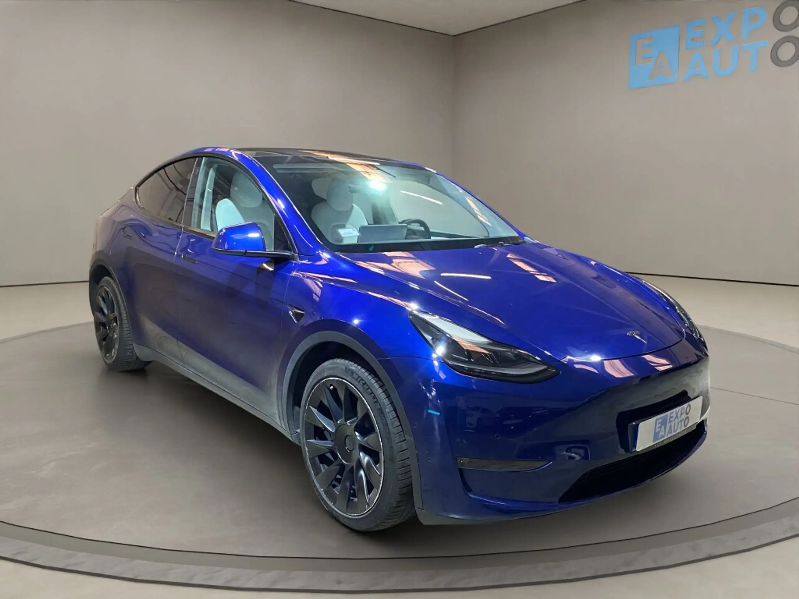 Tesla - Model Y