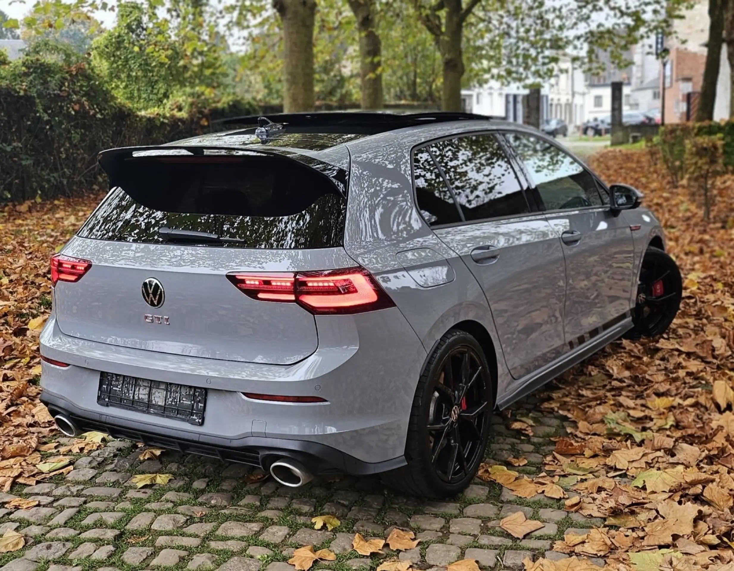 Volkswagen - Golf GTI