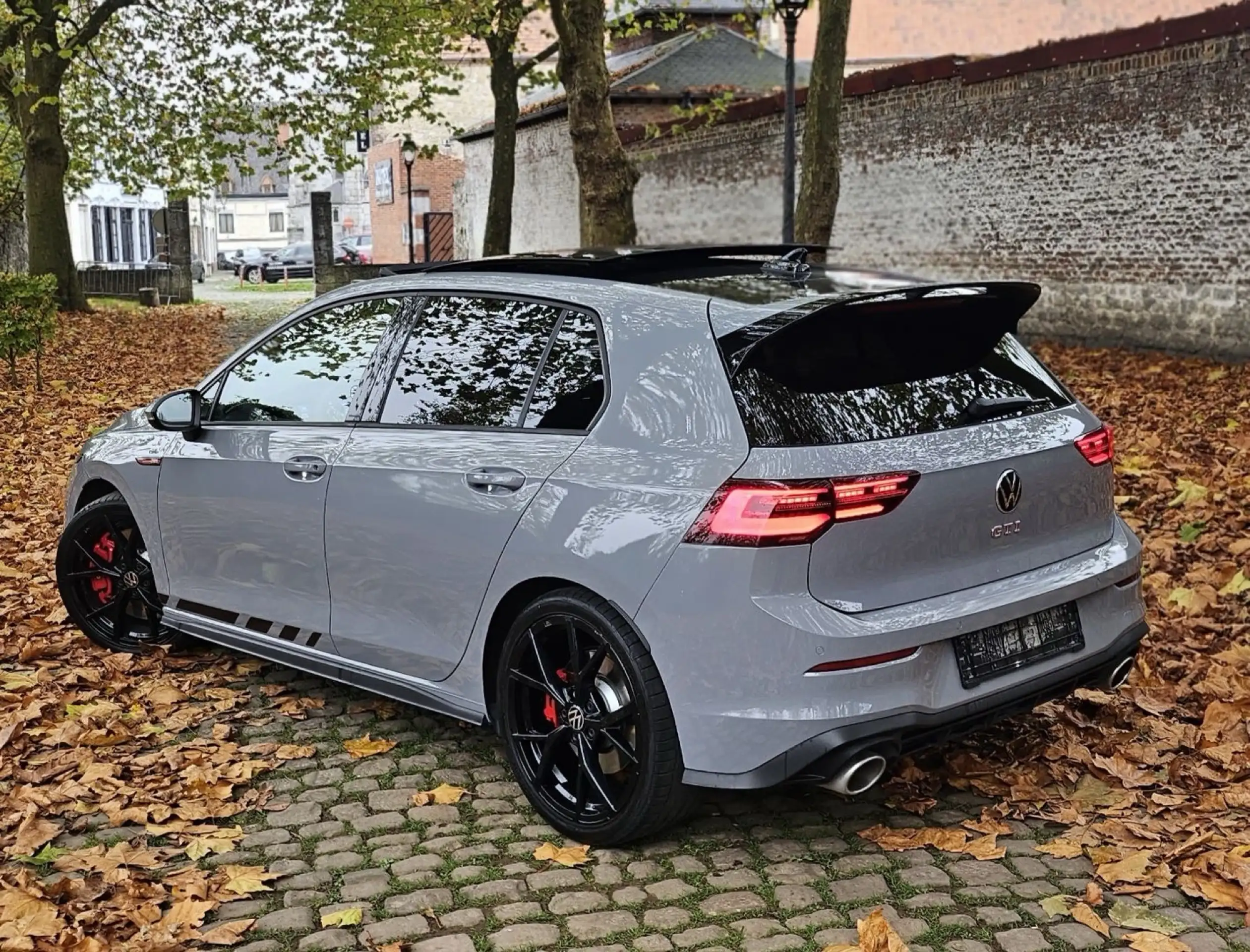 Volkswagen - Golf GTI