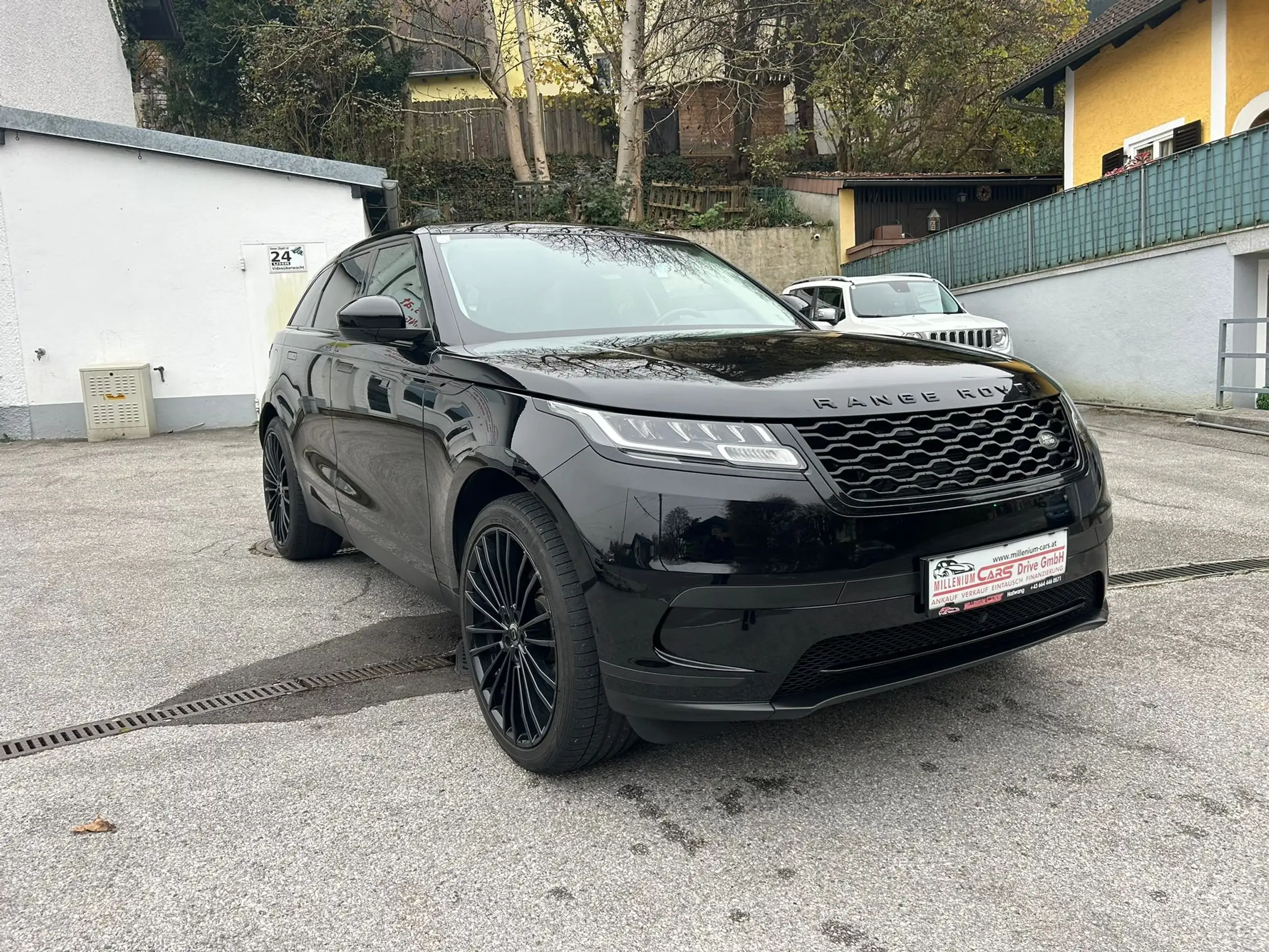 Land Rover - Range Rover Velar