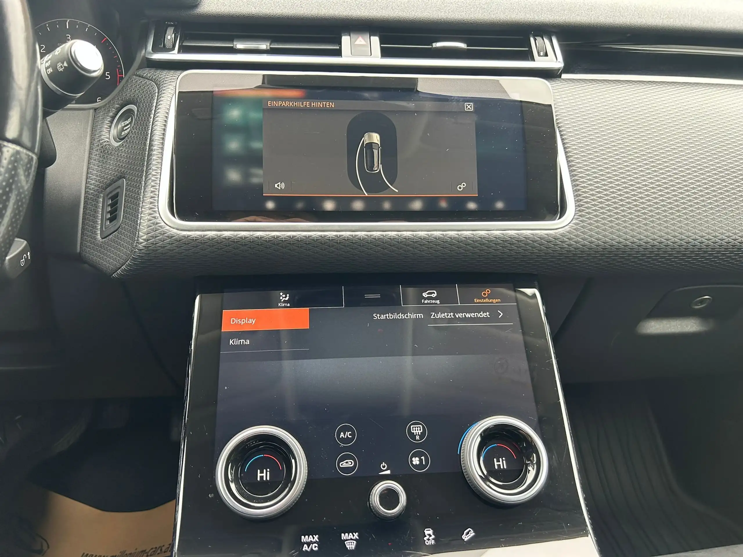 Land Rover - Range Rover Velar