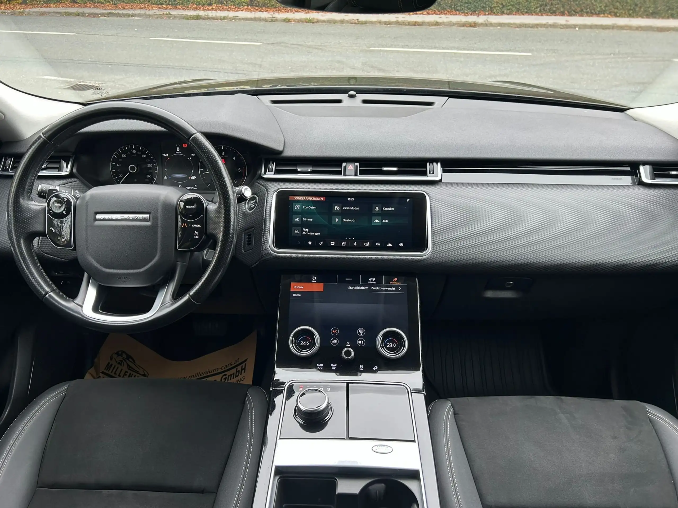 Land Rover - Range Rover Velar