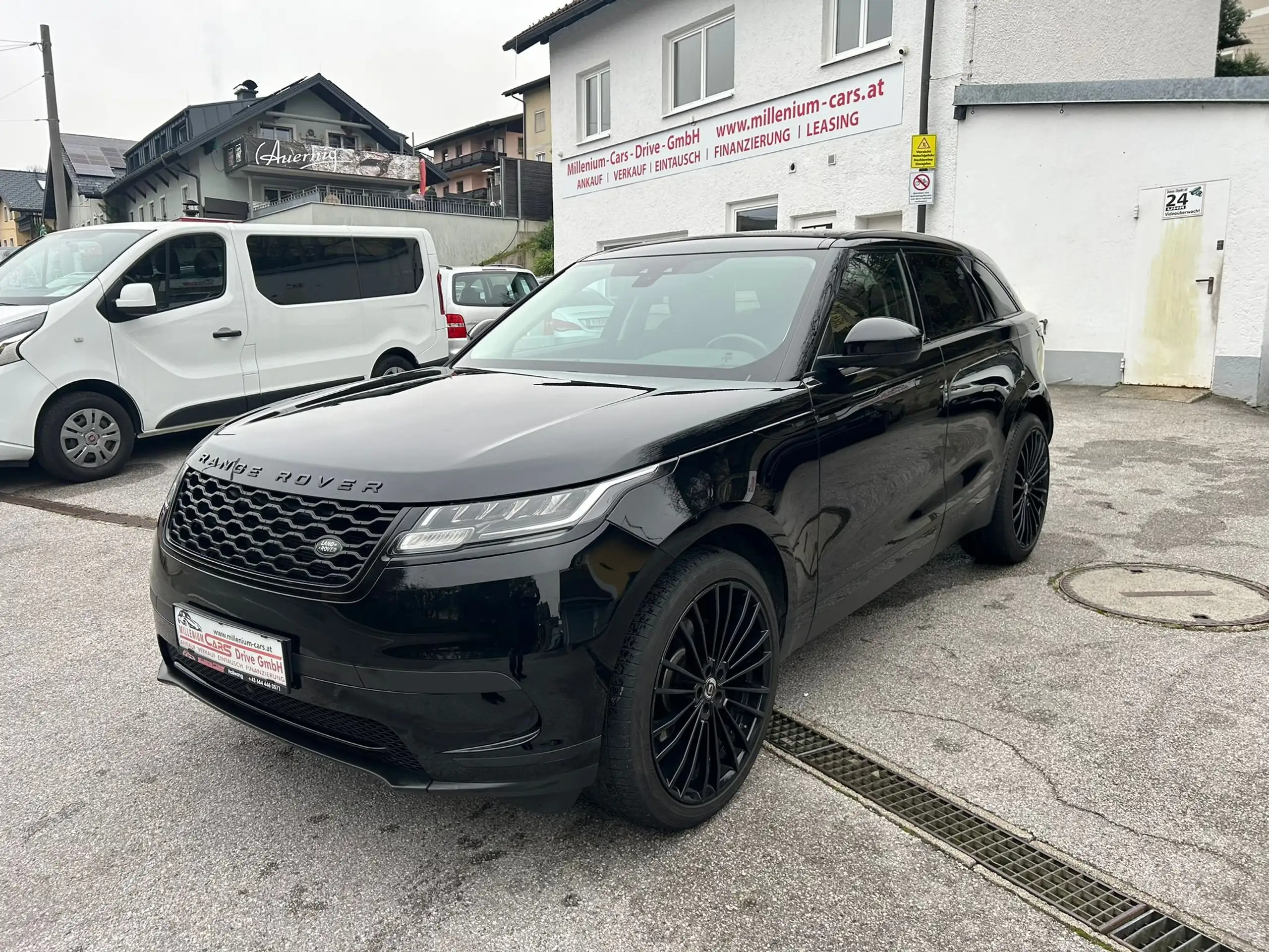 Land Rover - Range Rover Velar