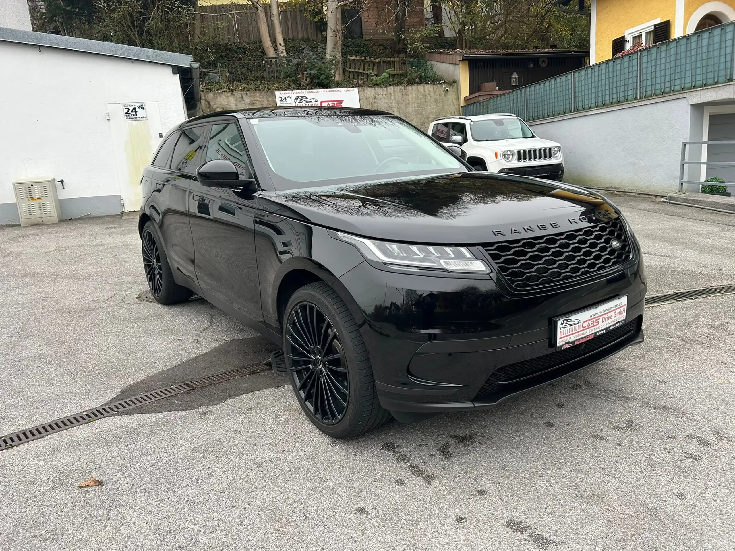 Land Rover - Range Rover Velar