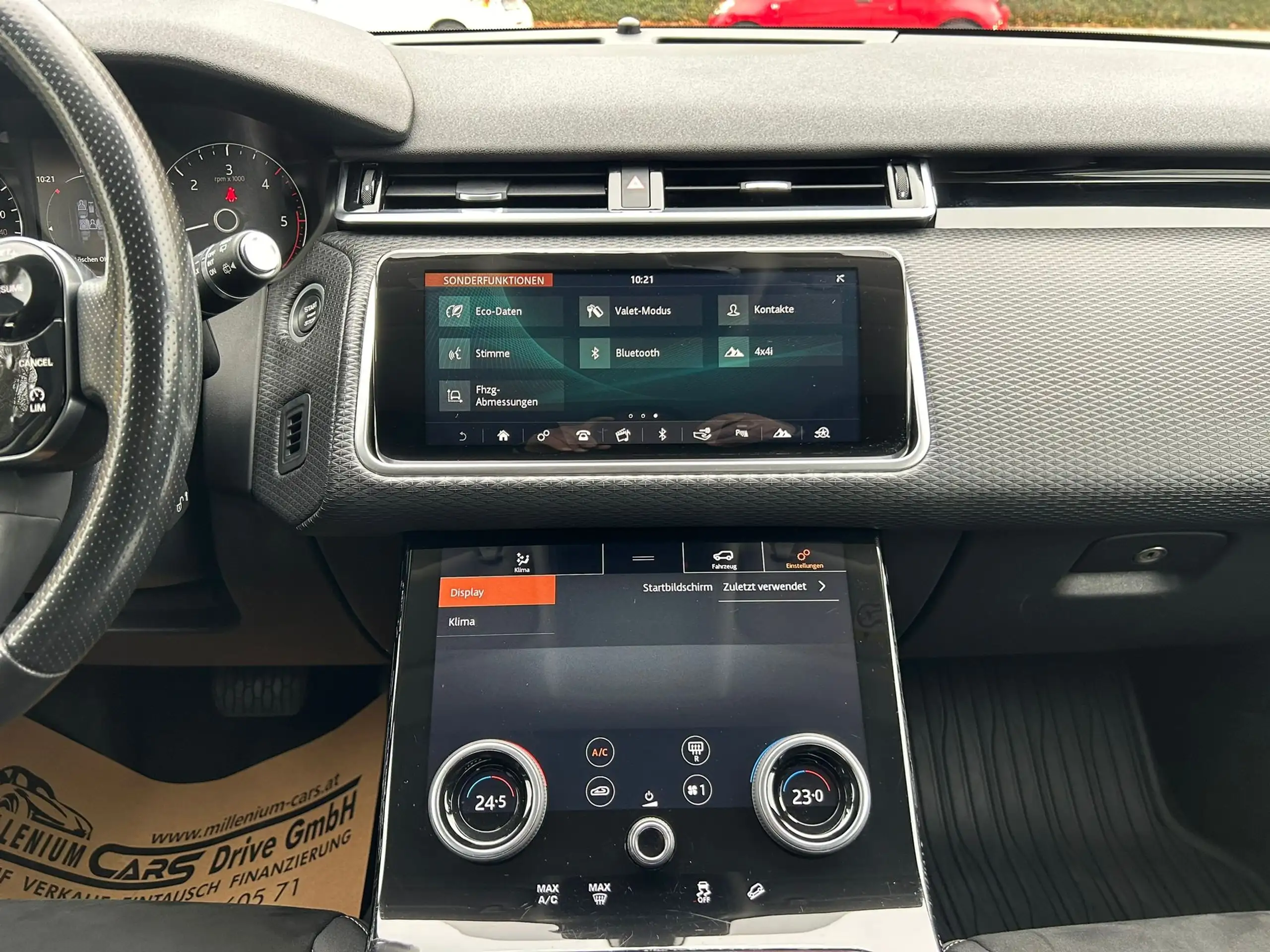 Land Rover - Range Rover Velar