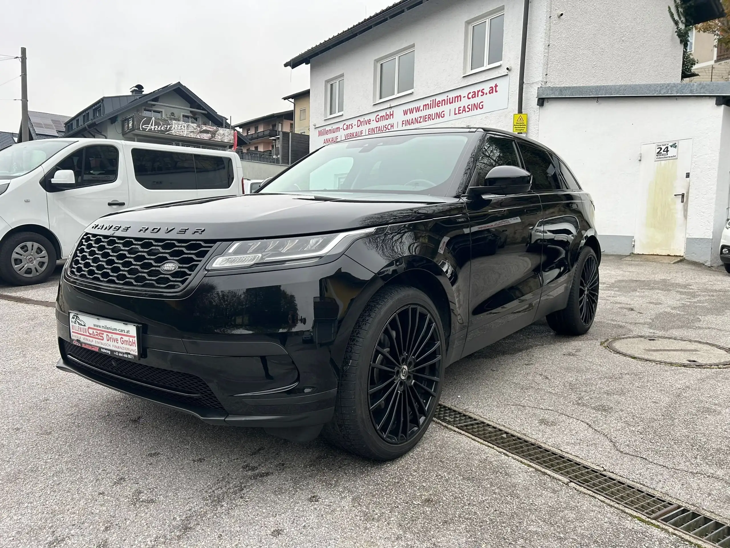 Land Rover - Range Rover Velar