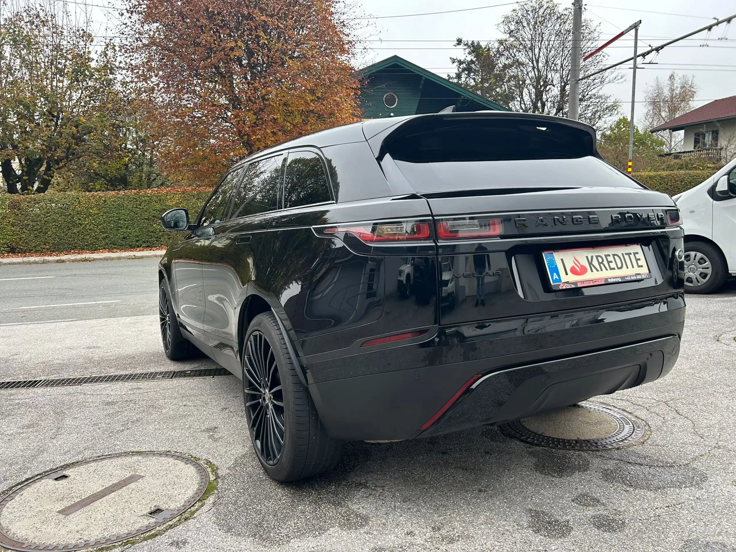 Land Rover - Range Rover Velar