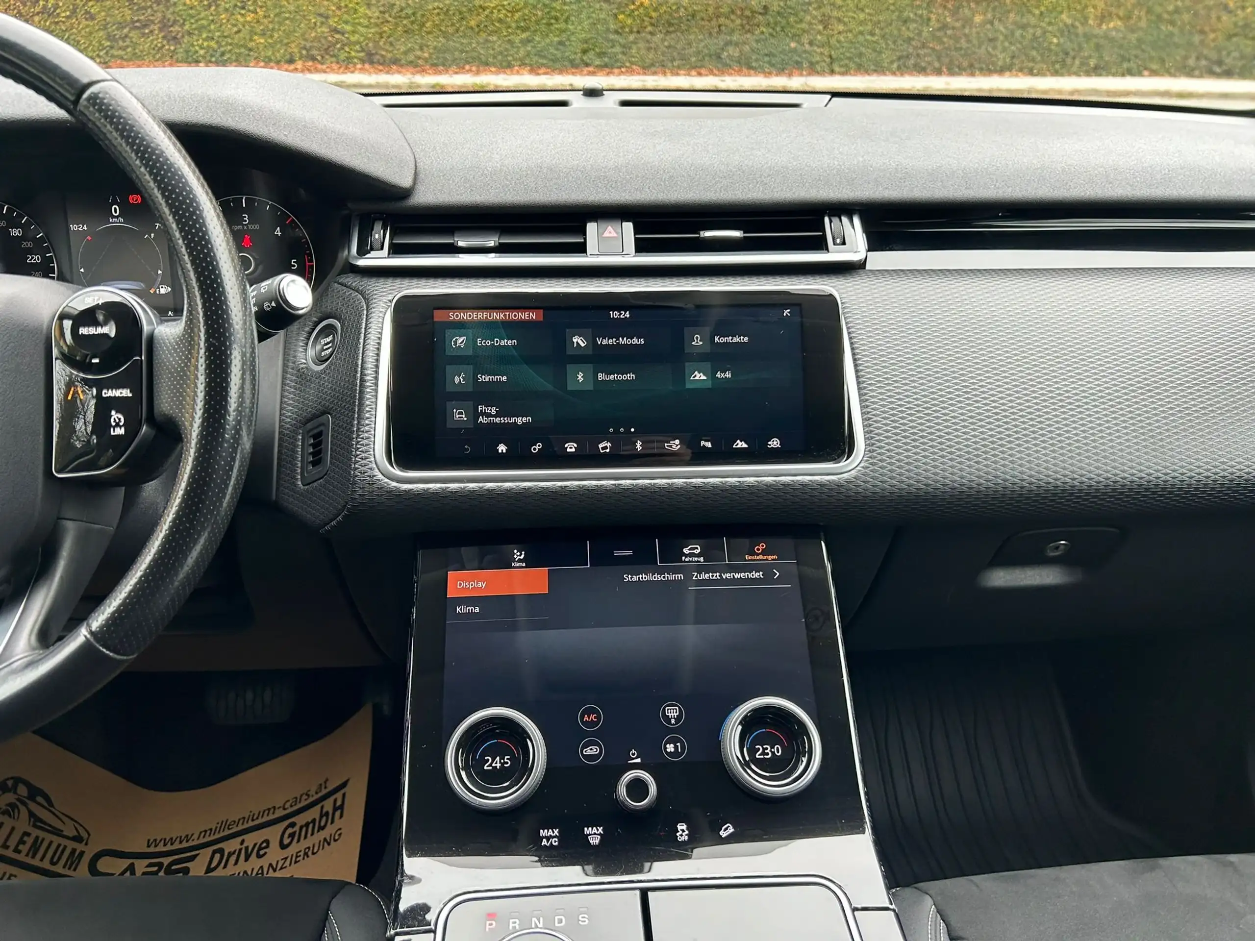 Land Rover - Range Rover Velar