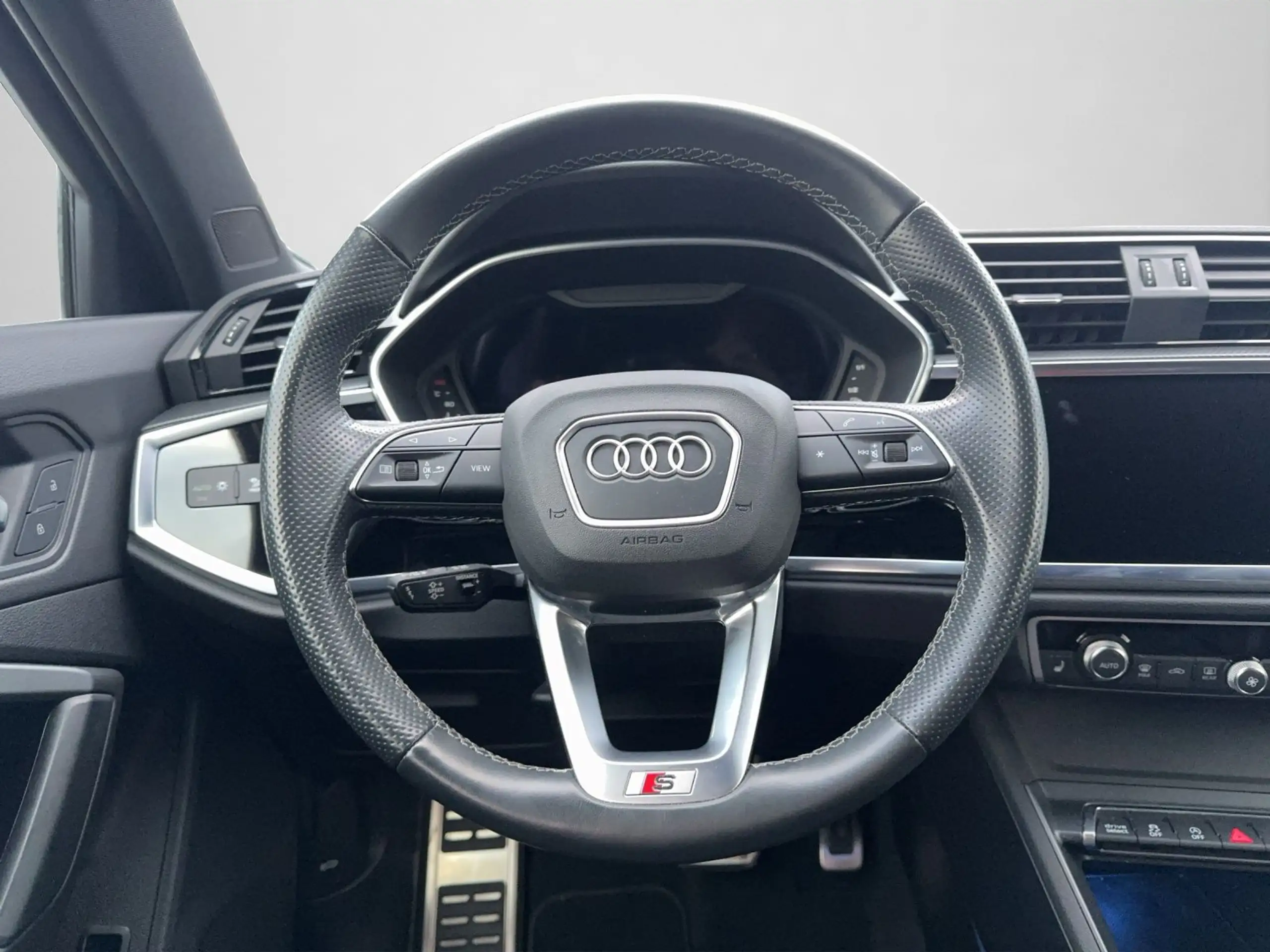 Audi - Q3