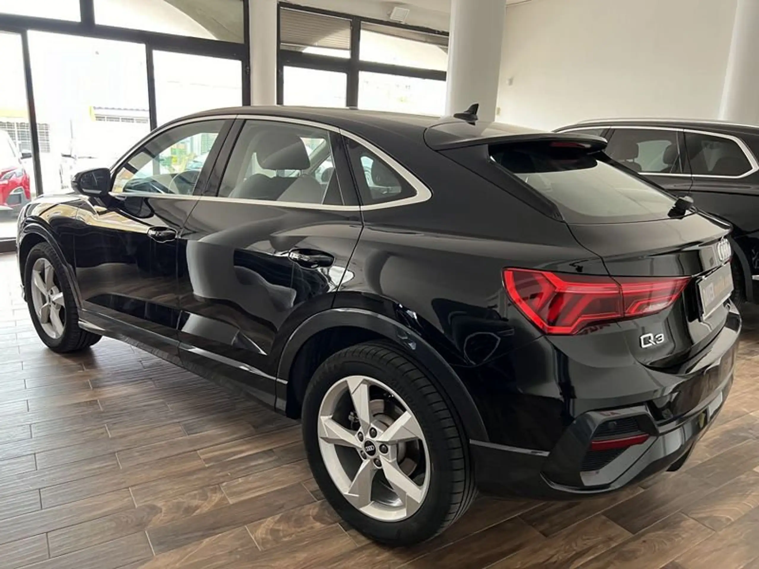 Audi - Q3