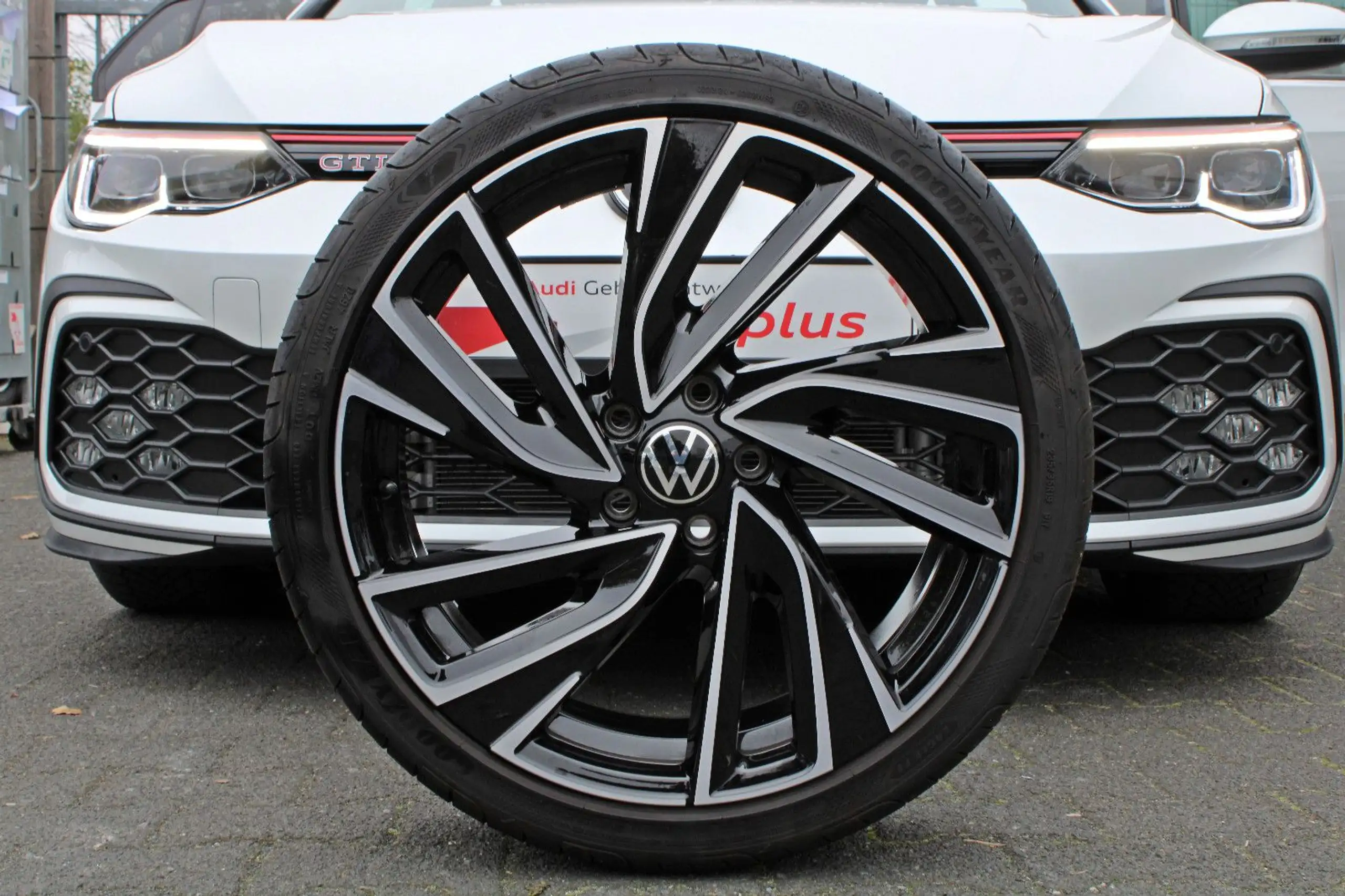 Volkswagen - Golf