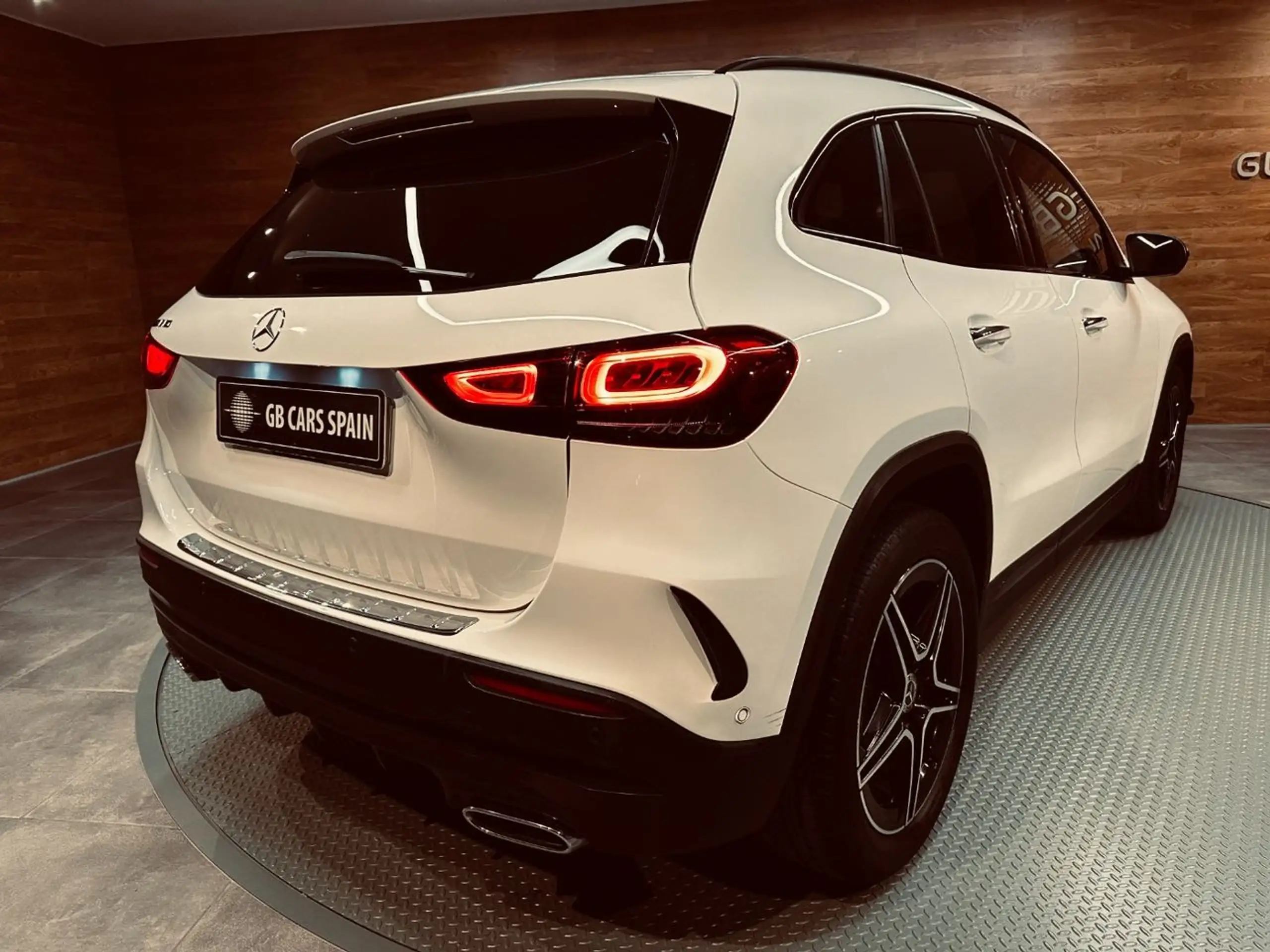 Mercedes-Benz - GLA 200