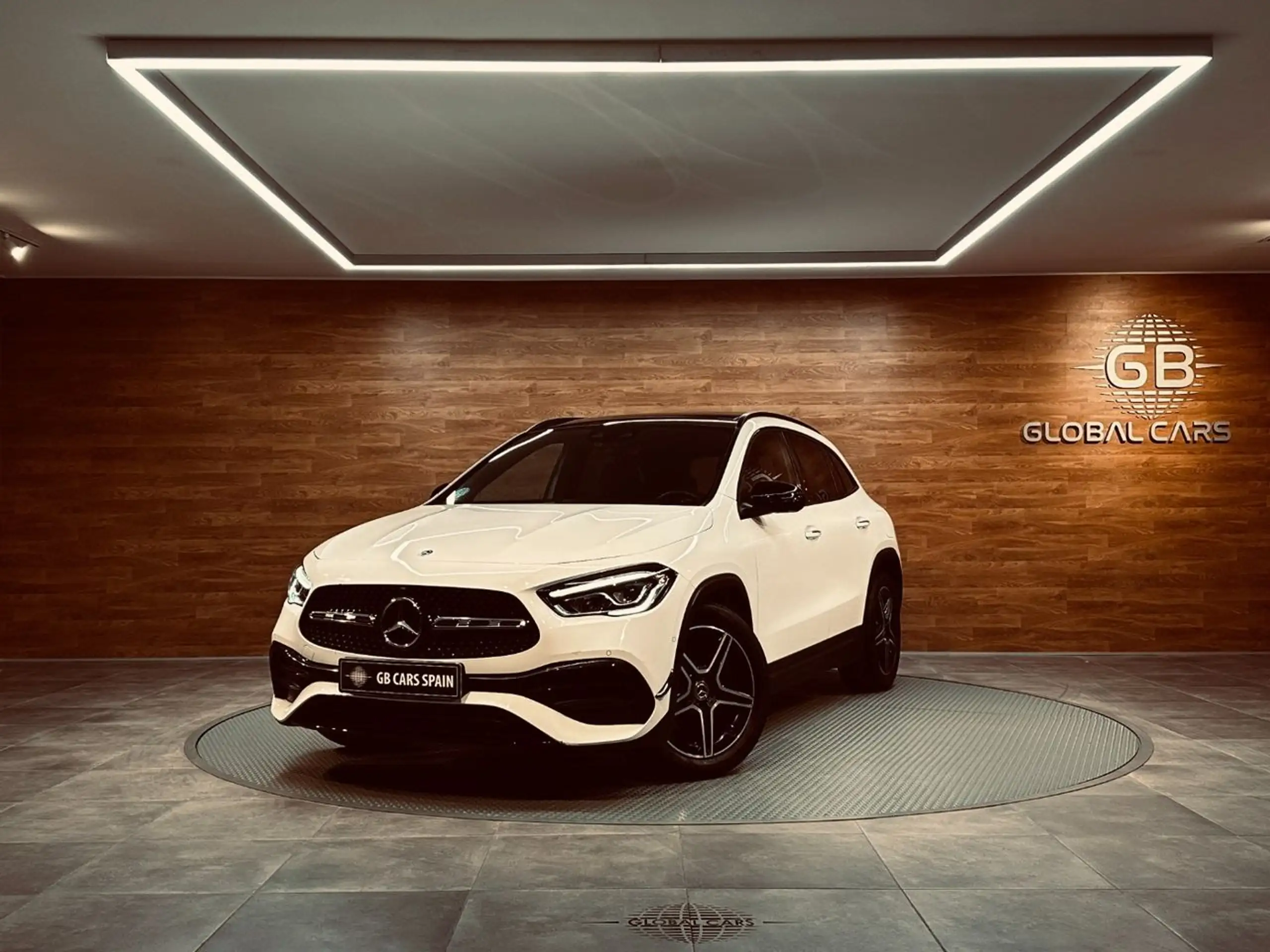 Mercedes-Benz - GLA 200