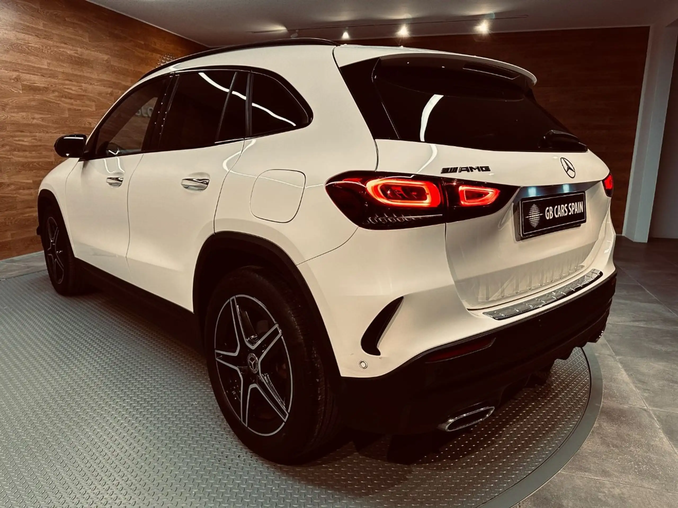 Mercedes-Benz - GLA 200