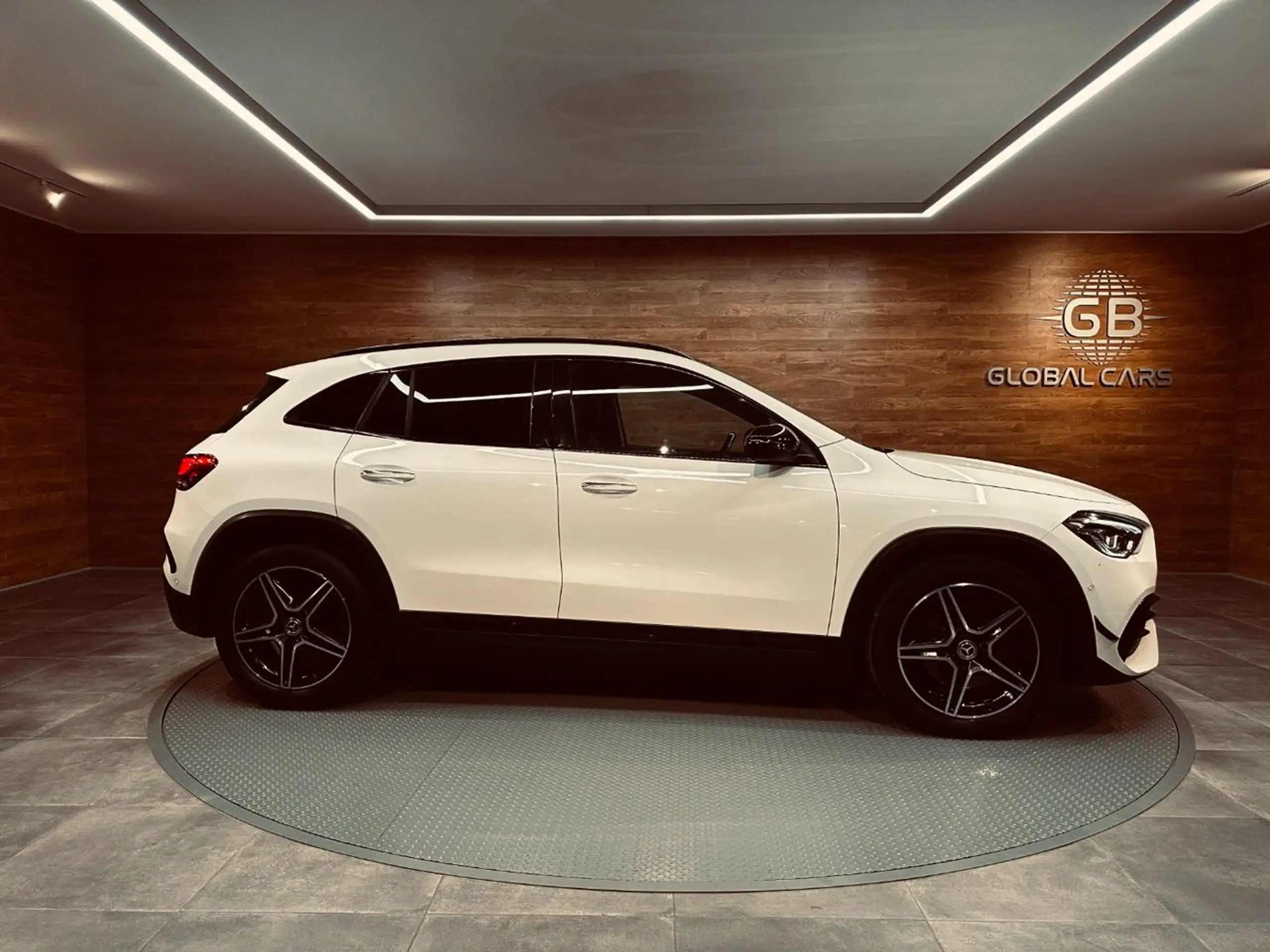 Mercedes-Benz - GLA 200