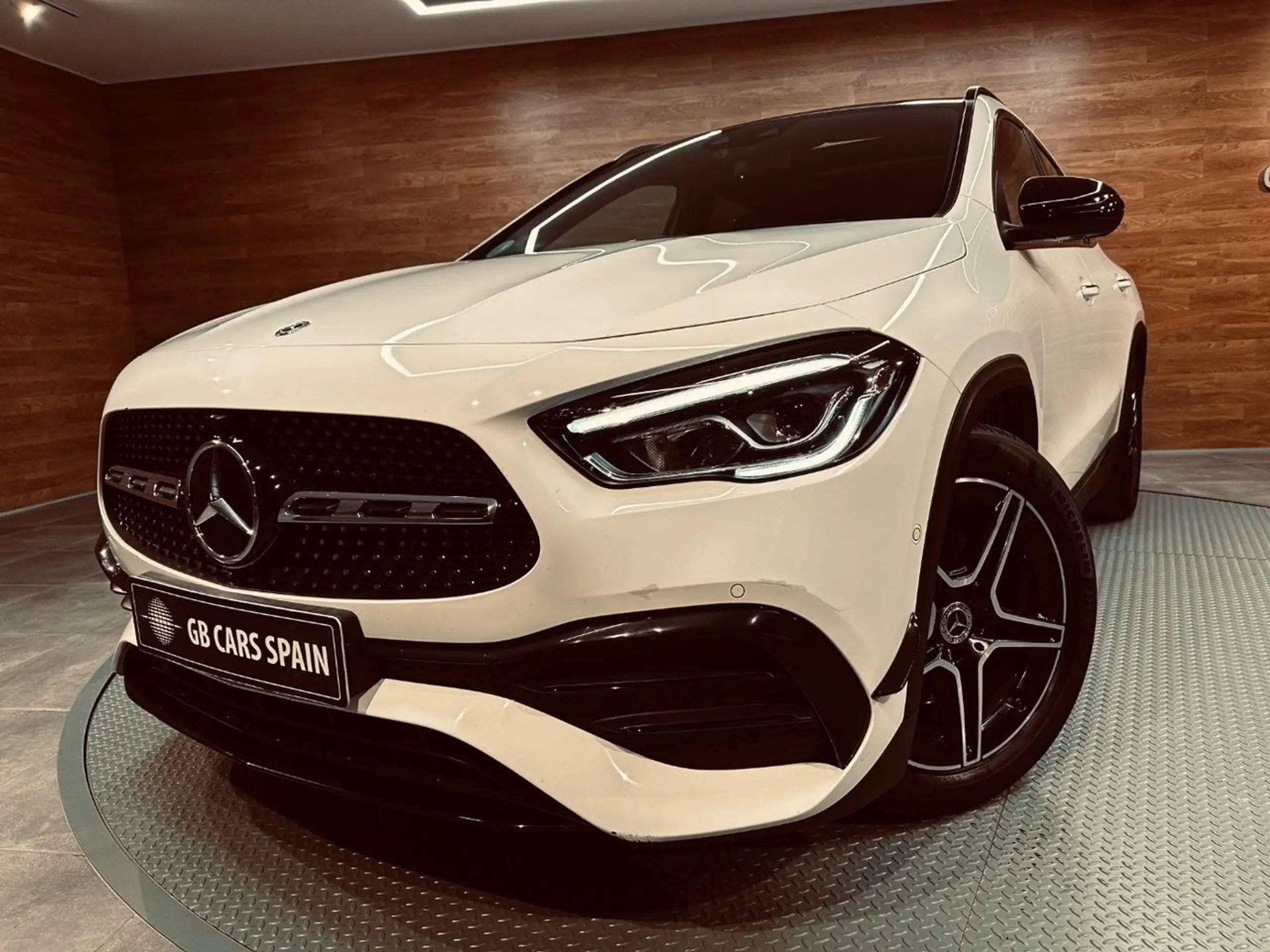 Mercedes-Benz - GLA 200