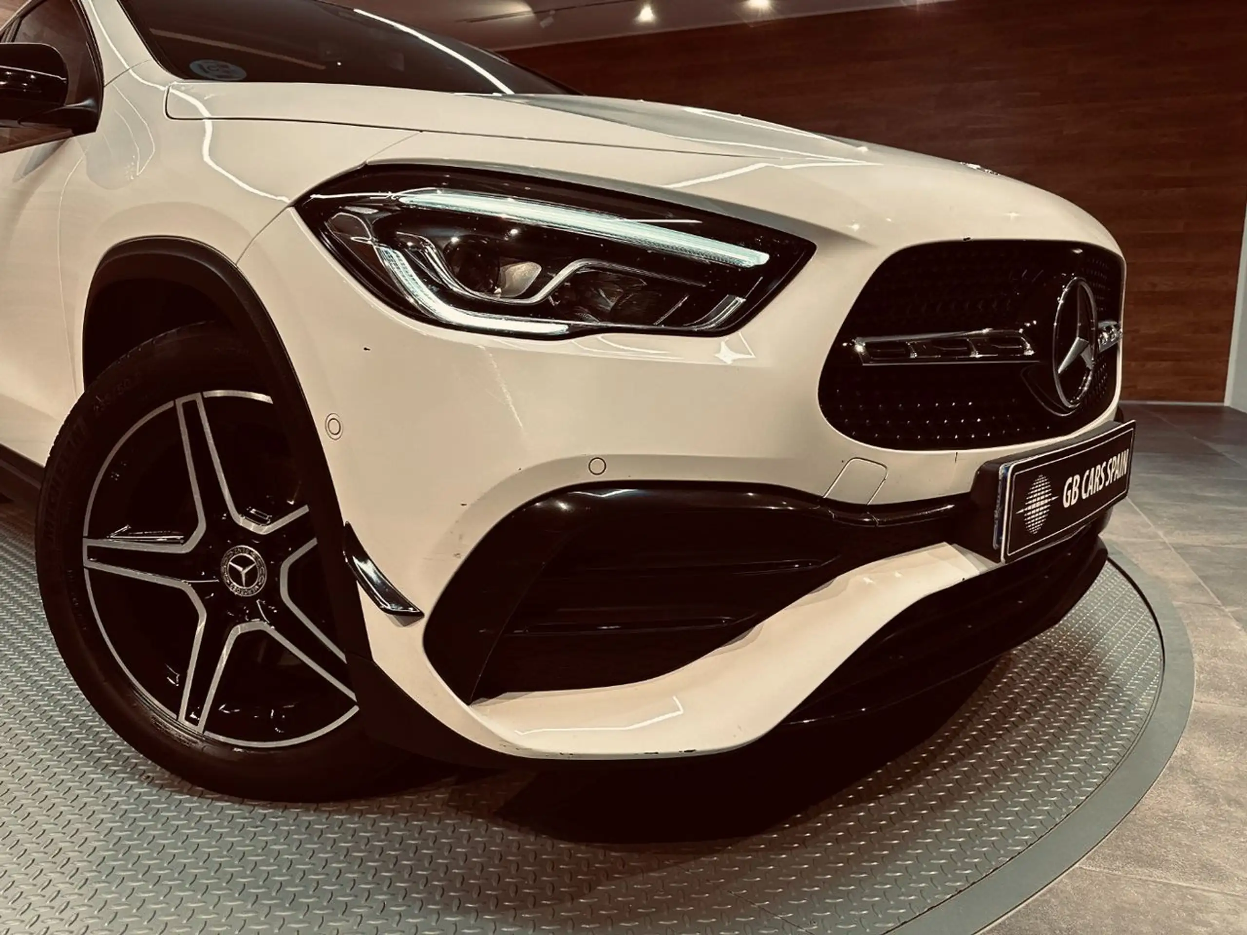 Mercedes-Benz - GLA 200